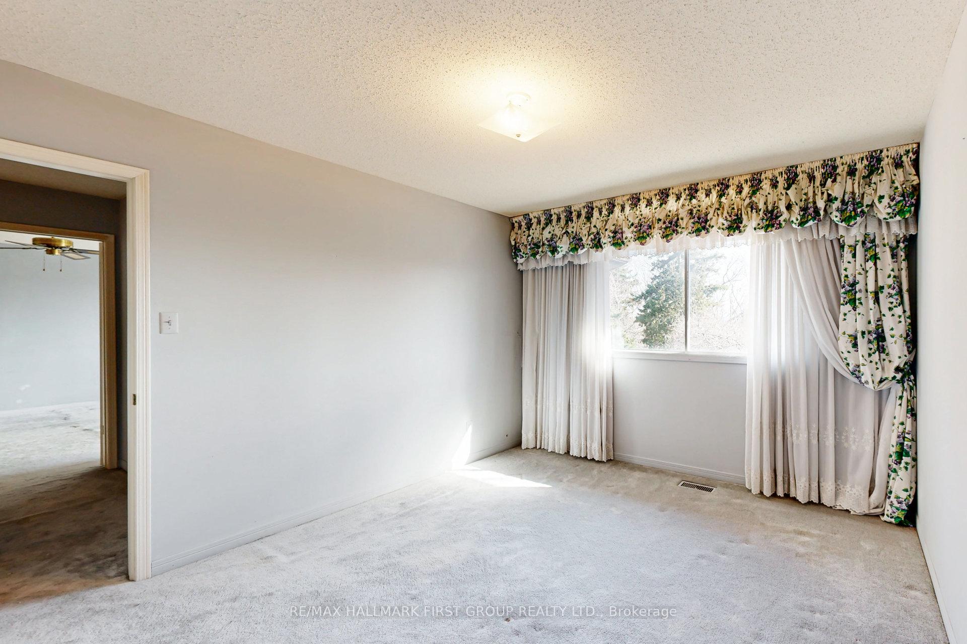 Photo 25 of 1008 Riverview Crescent, Pickering, Rouge Park — HOMEH