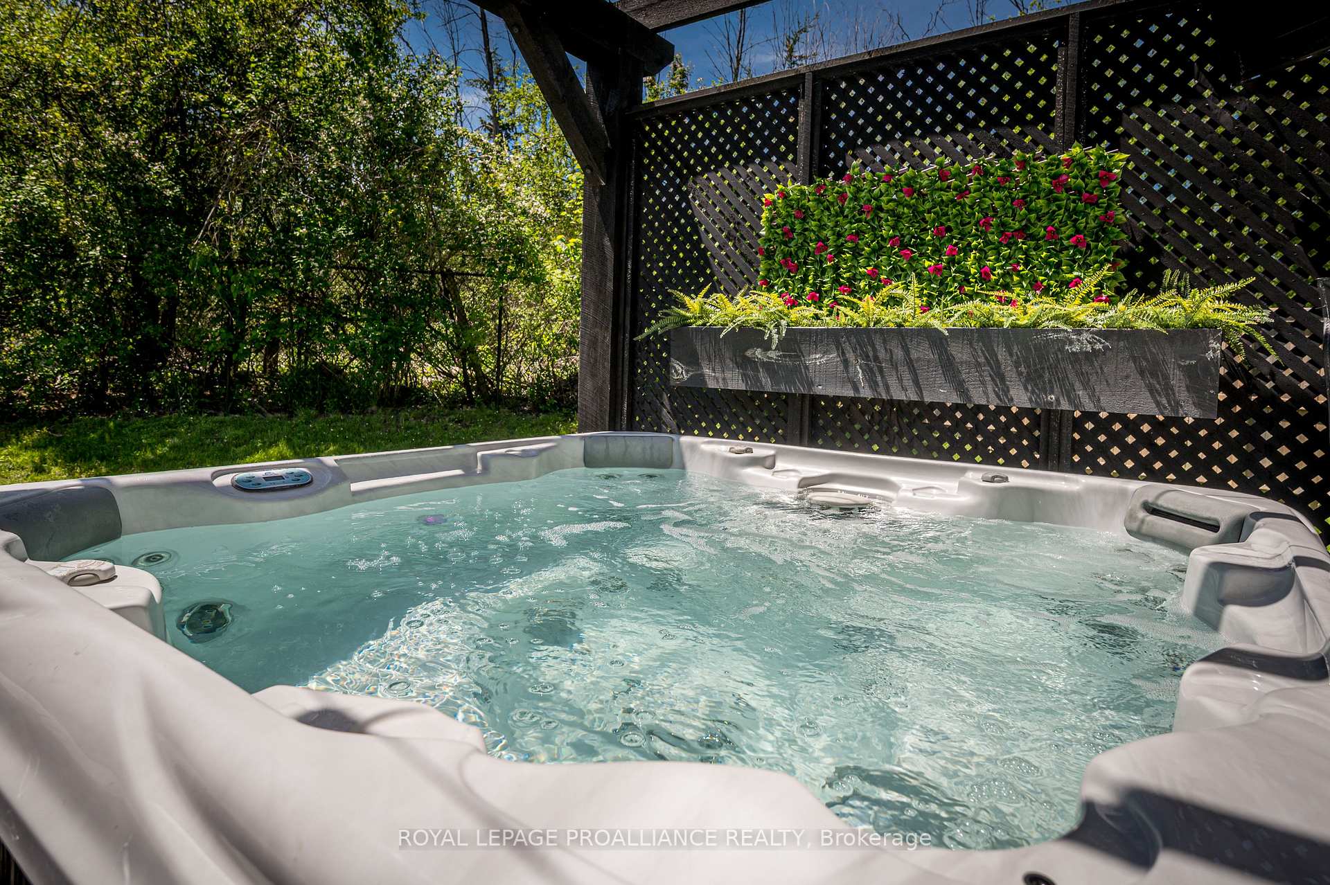 Photo 25 of 98 Redwood Drive, Belleville, Belleville Ward — HOMEH