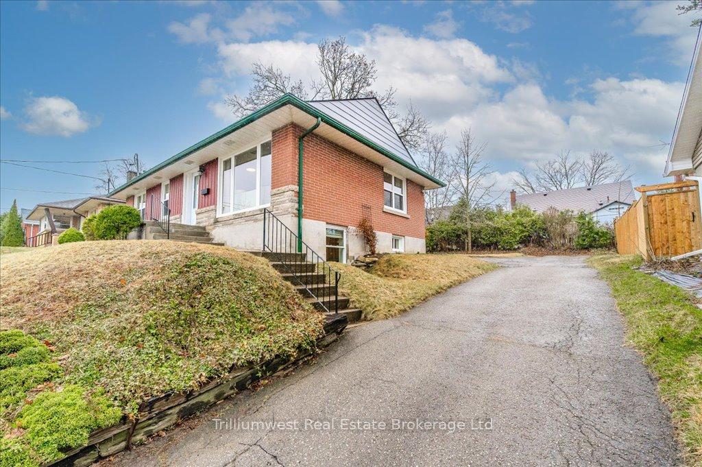 Photo 4 of 36 Rosewood Avenue, Guelph, Onward Willow — HOMEH