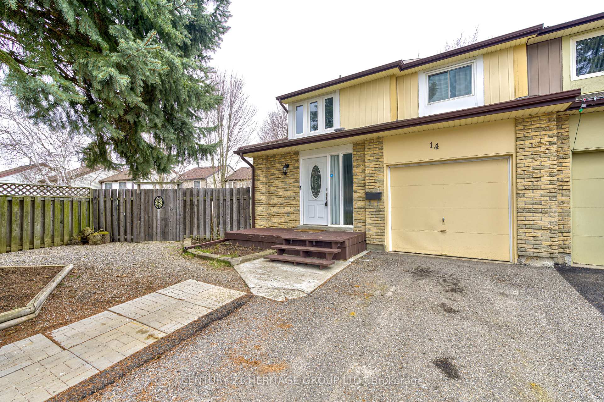 Photo 5 of 14 Macassa Court, Brampton, Heart Lake West — HOMEH