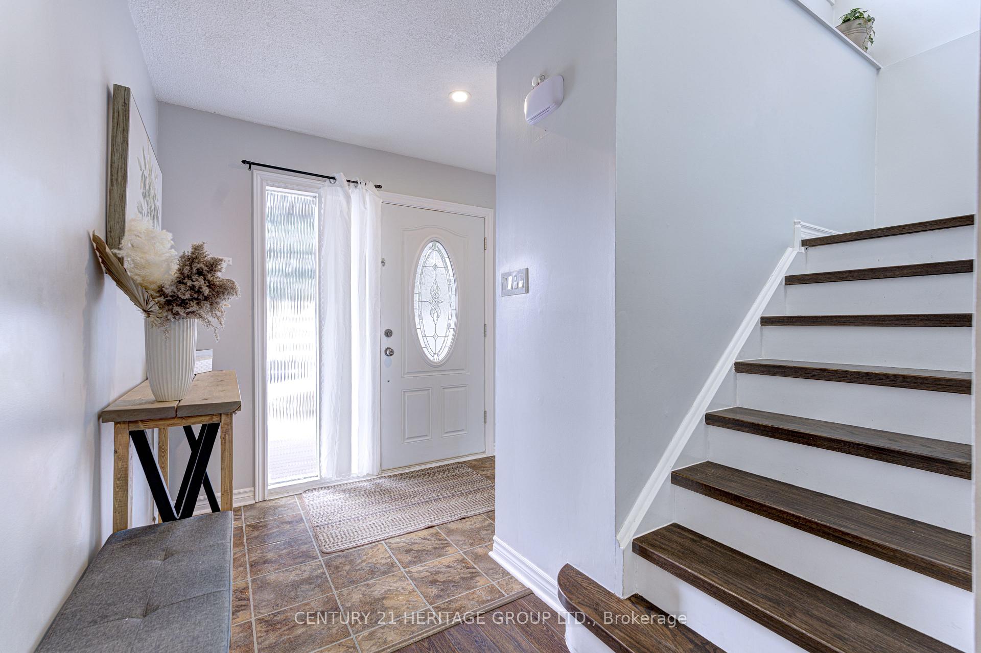Photo 12 of 14 Macassa Court, Brampton, Heart Lake West — HOMEH