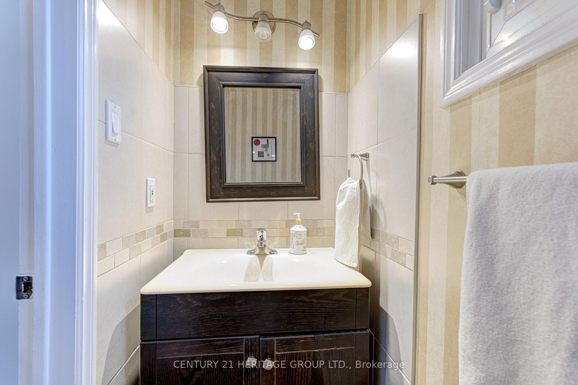 Photo 6 of 14 Macassa Court, Brampton, Heart Lake West — HOMEH