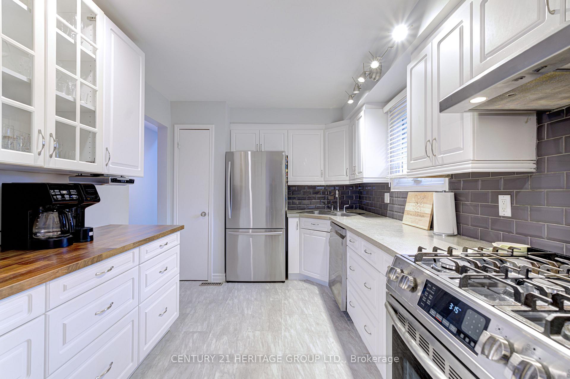 Photo 2 of 14 Macassa Court, Brampton, Heart Lake West — HOMEH