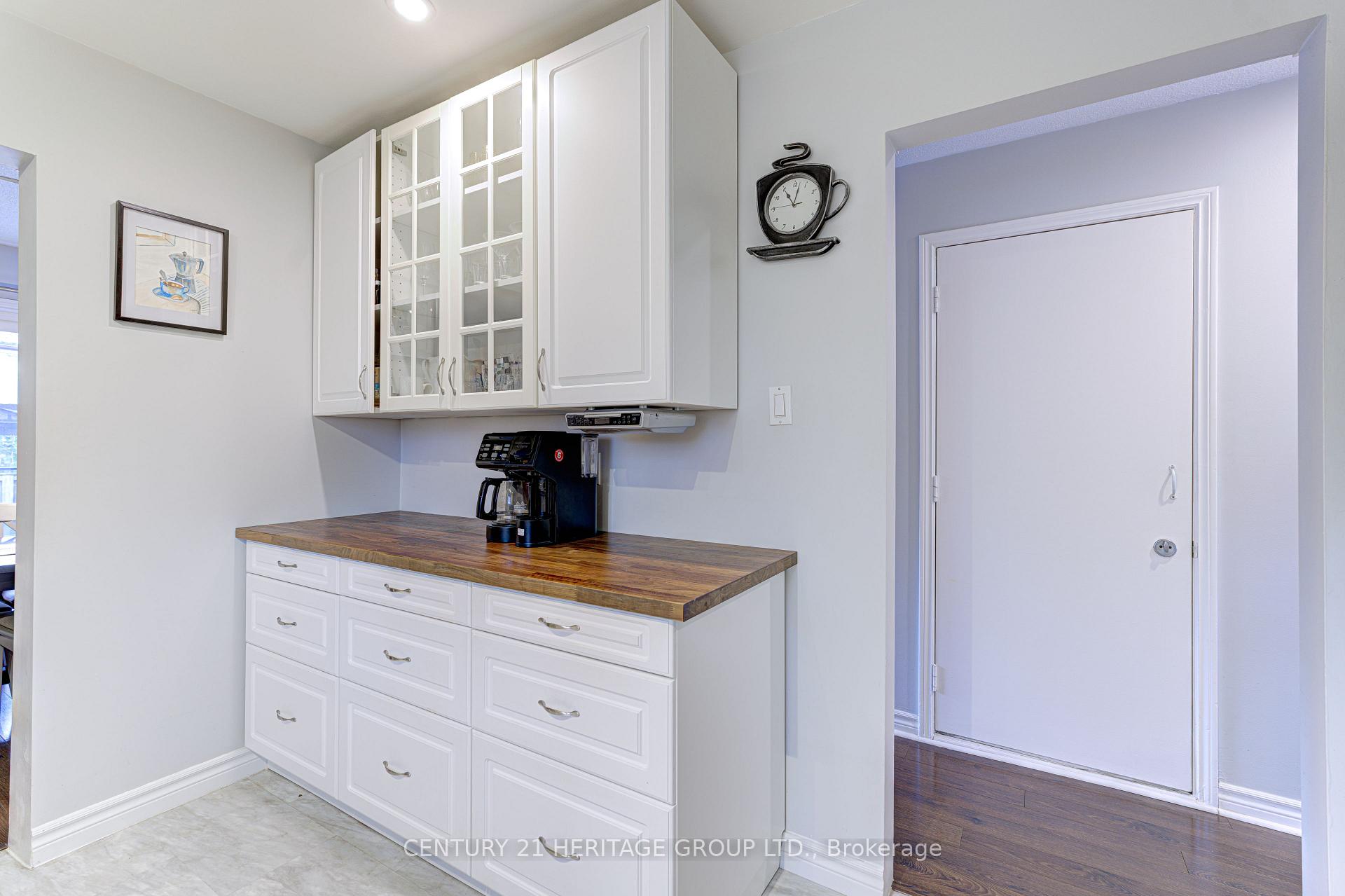 Photo 3 of 14 Macassa Court, Brampton, Heart Lake West — HOMEH