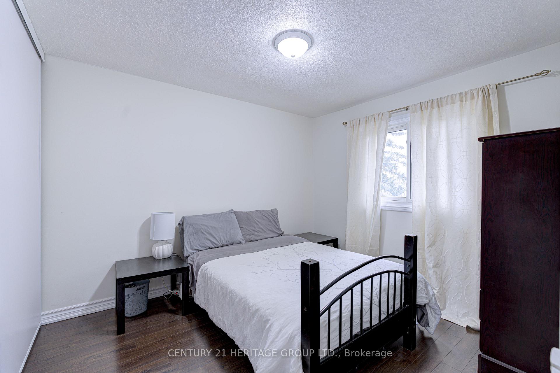 Photo 4 of 14 Macassa Court, Brampton, Heart Lake West — HOMEH