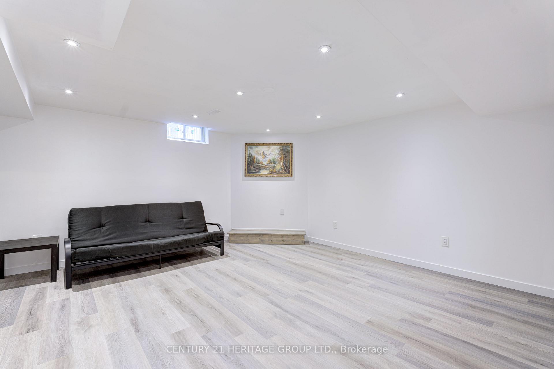 Photo 9 of 14 Macassa Court, Brampton, Heart Lake West — HOMEH