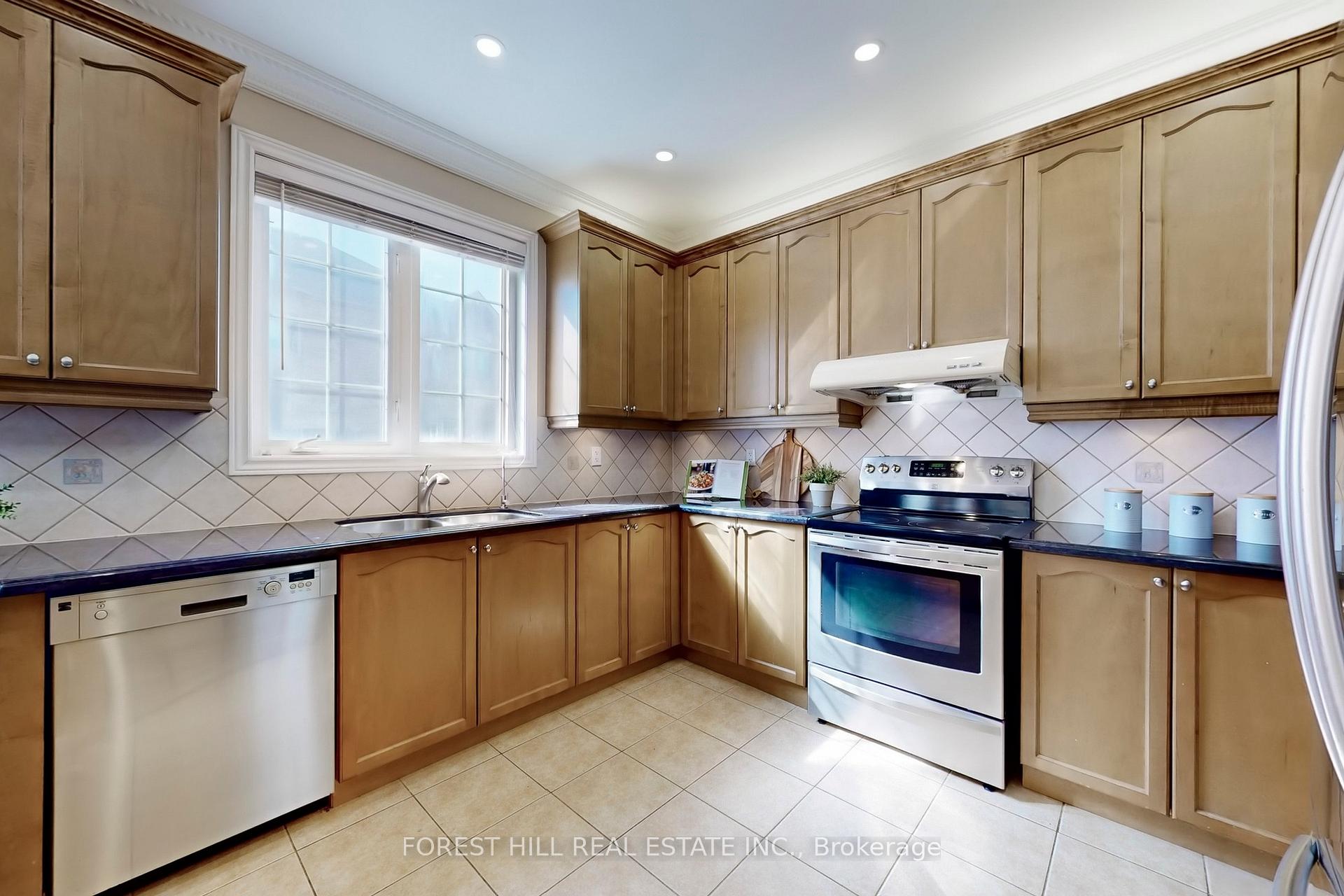 Photo 23 of 48 River Valley Crescent, Markham, Victoria Manor-Jennings Gate — HOMEH