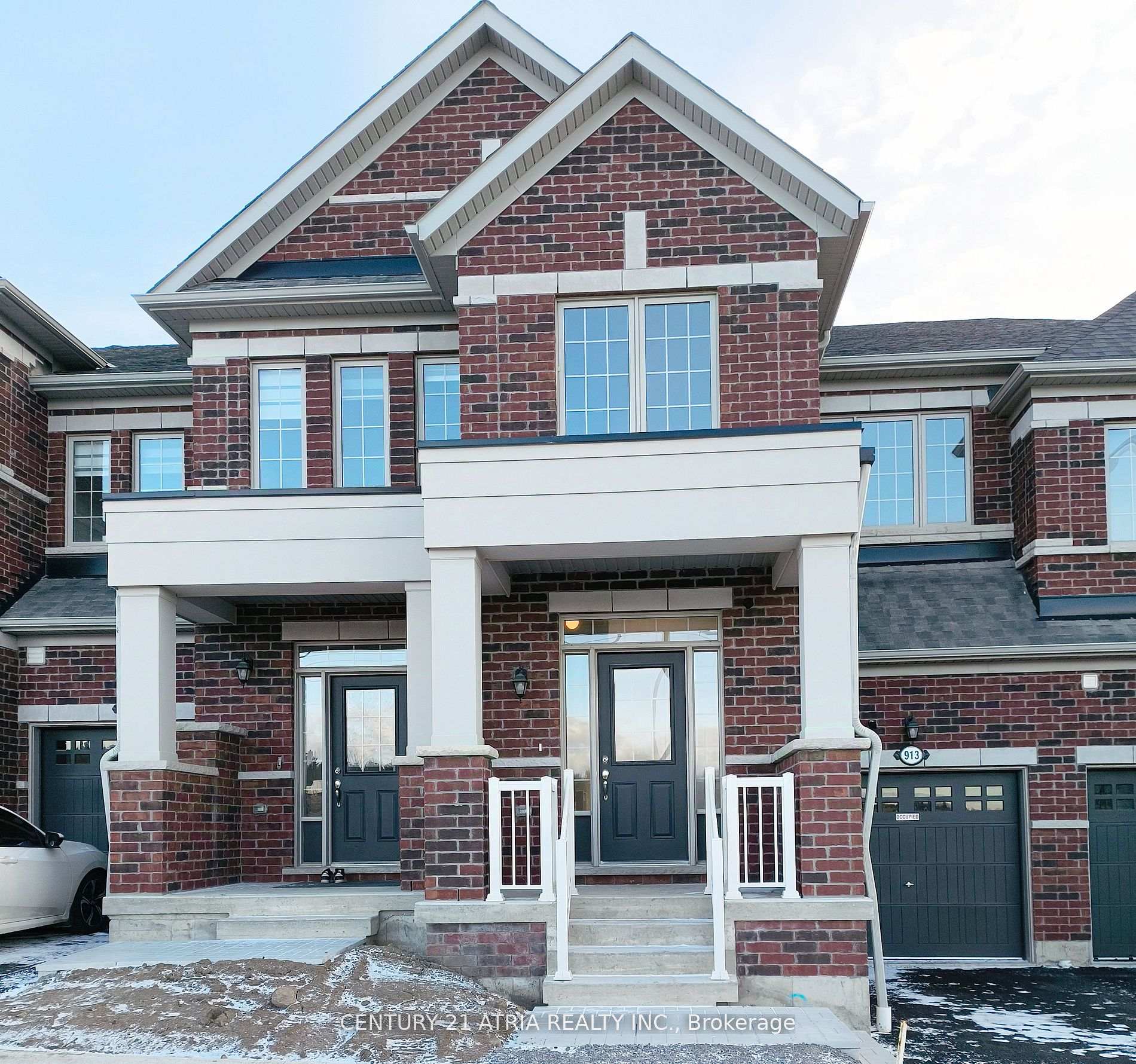 Front of 913 Elizabeth Mackenzie Drive