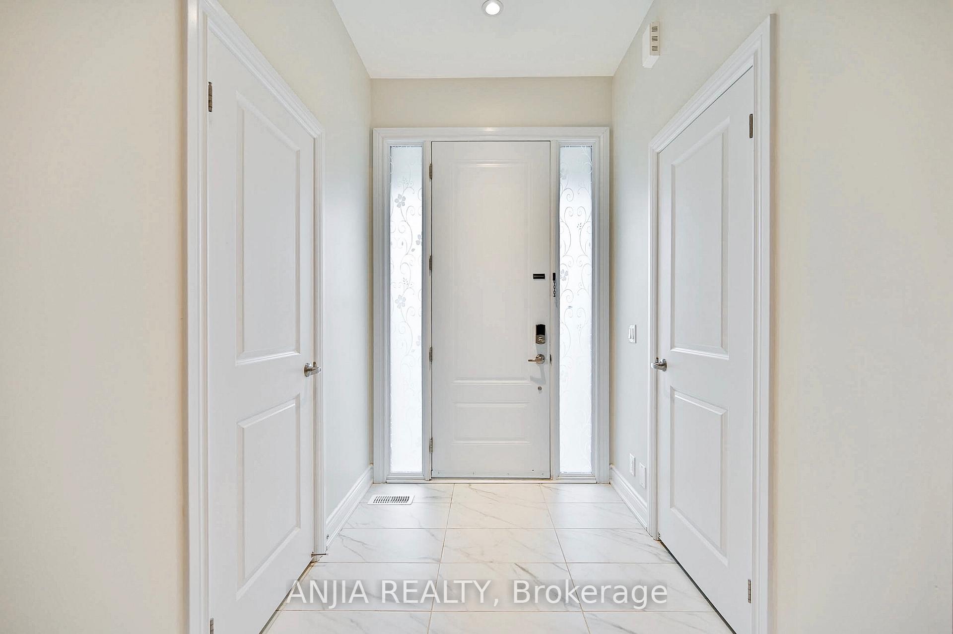 Photo 2 of 19 York Downs Boulevard, Markham, Angus Glen — HOMEH