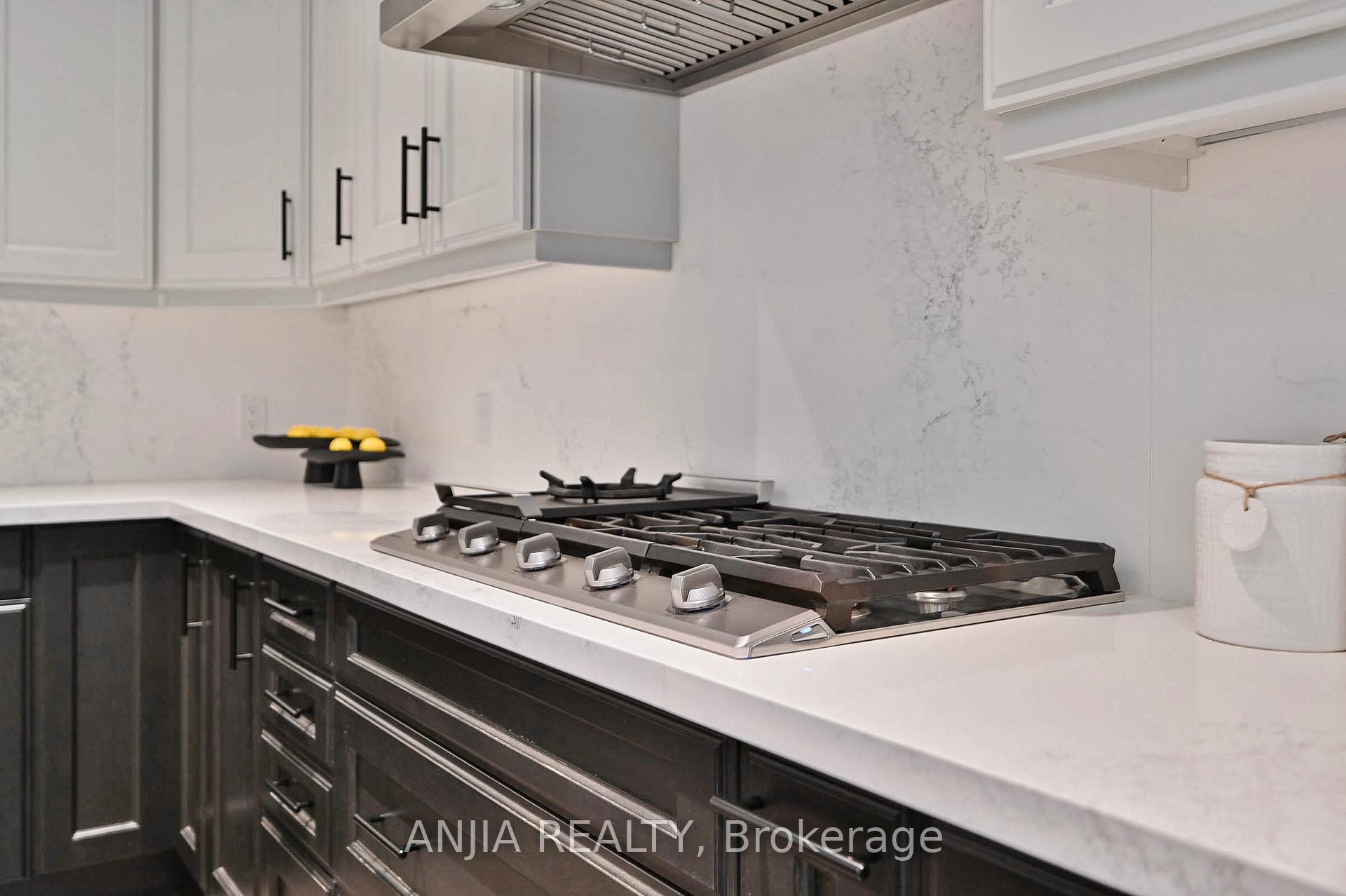 Photo 13 of 19 York Downs Boulevard, Markham, Angus Glen — HOMEH
