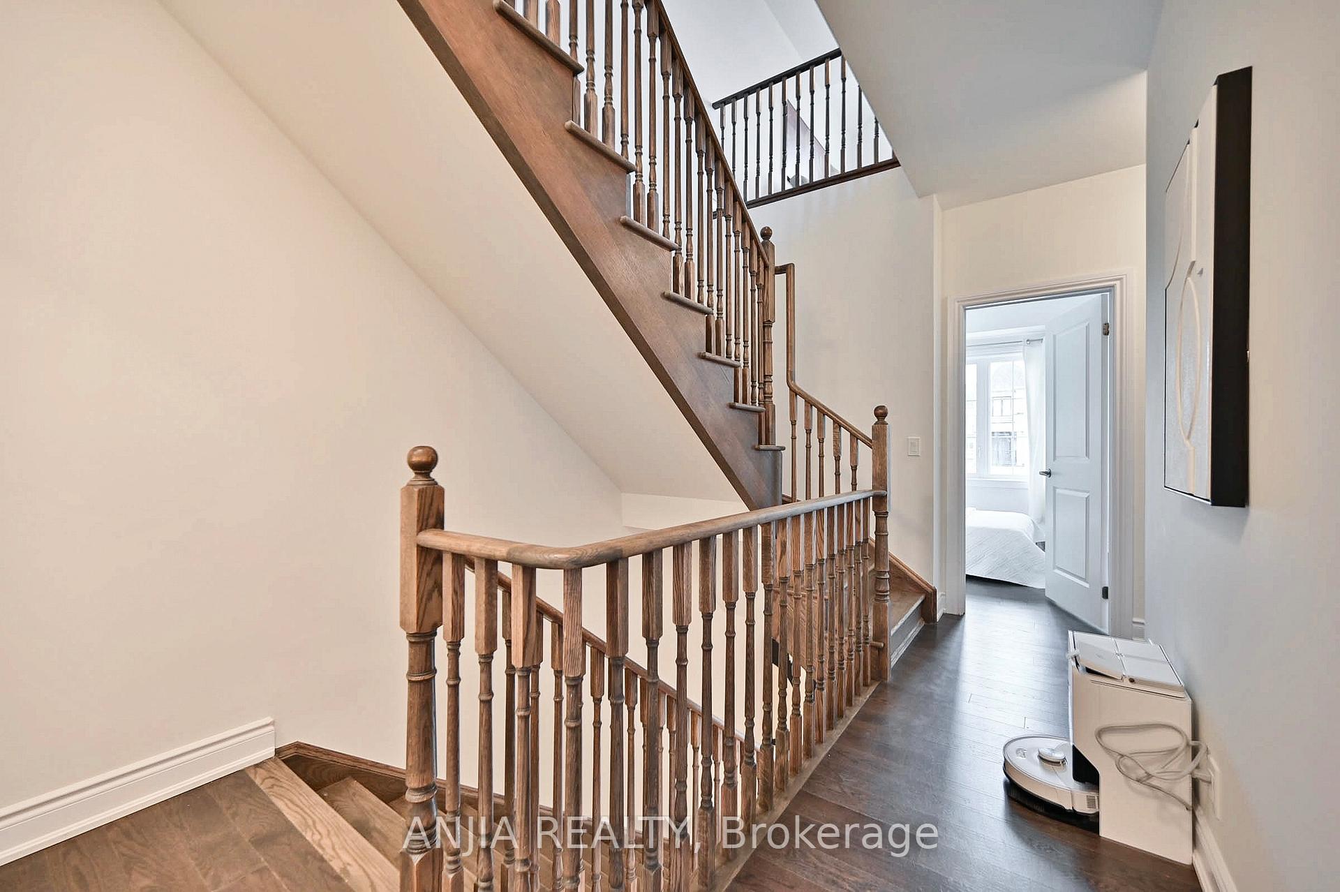 Photo 34 of 19 York Downs Boulevard, Markham, Angus Glen — HOMEH