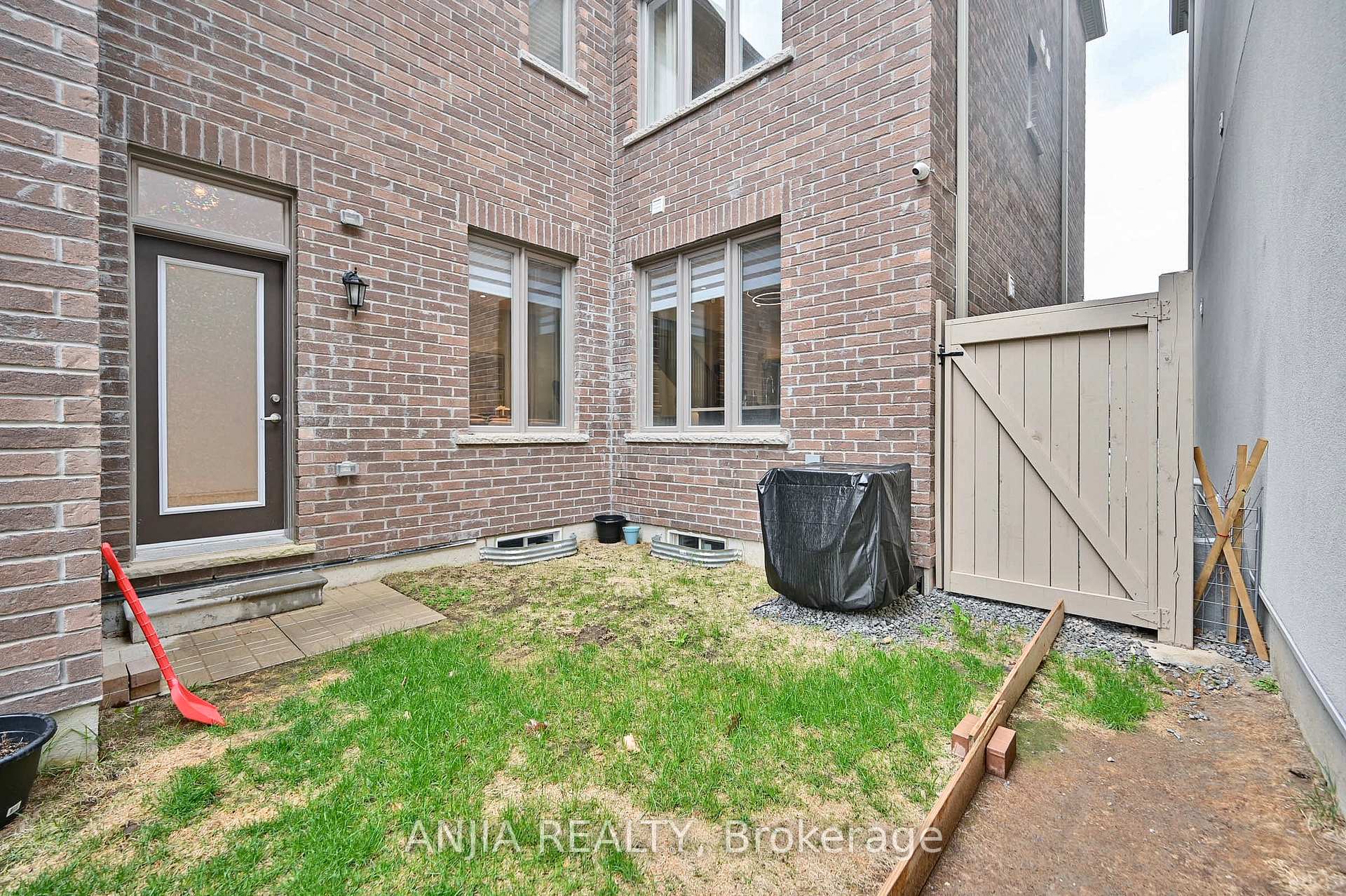 Photo 14 of 19 York Downs Boulevard, Markham, Angus Glen — HOMEH