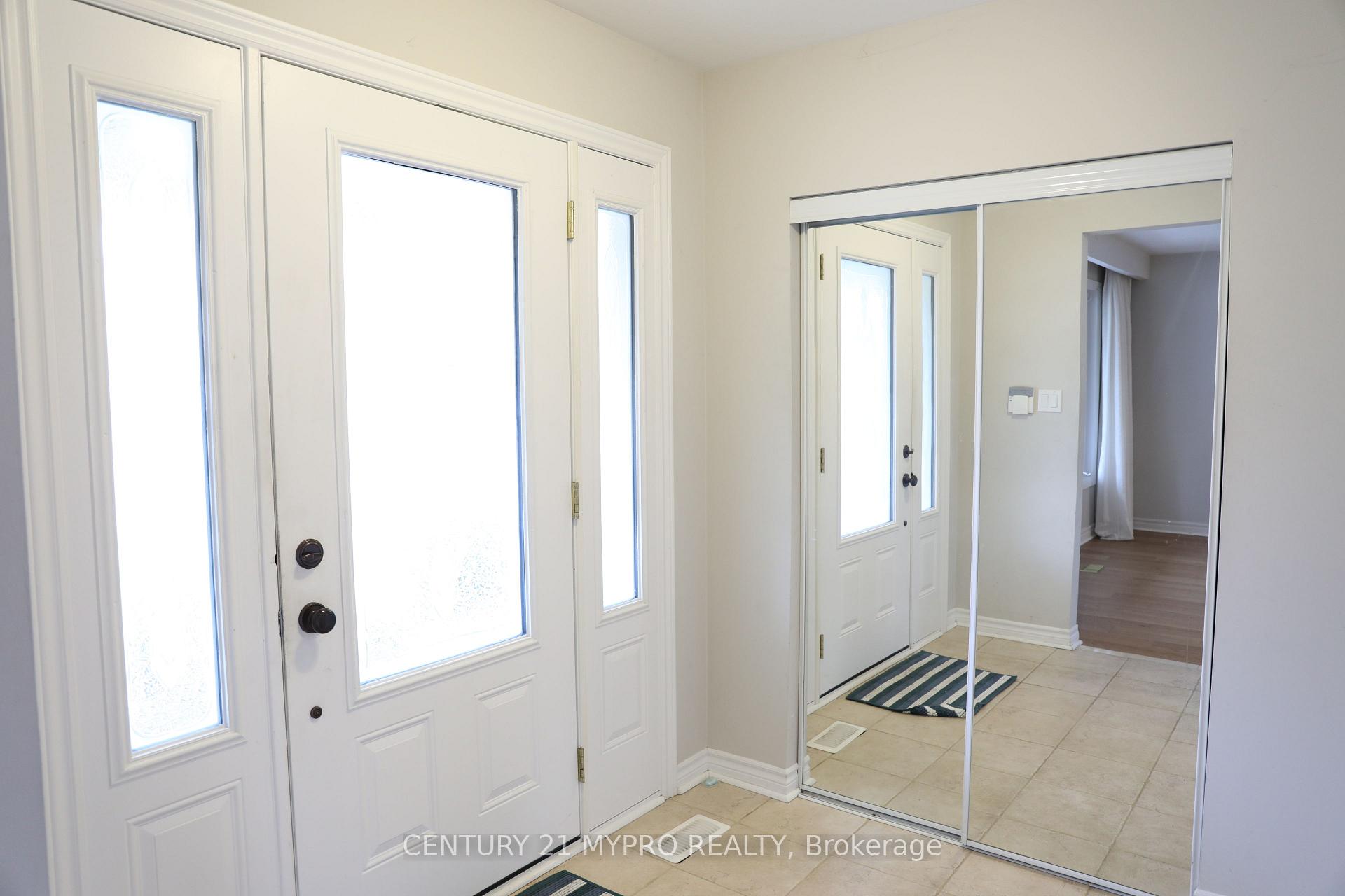 Photo 3 of 9 Tuscay Court, Markham, Unionville — HOMEH