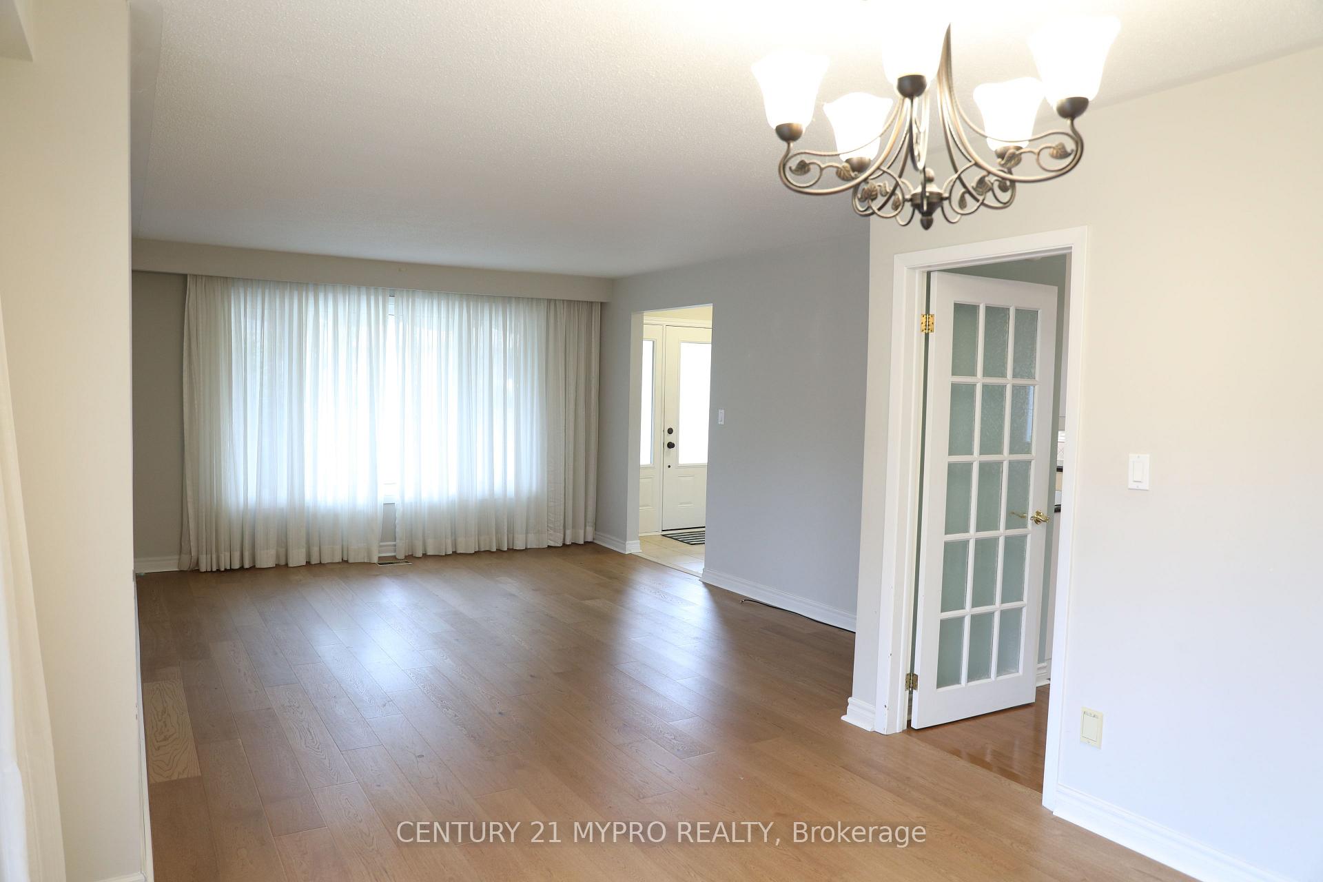 Photo 12 of 9 Tuscay Court, Markham, Unionville — HOMEH