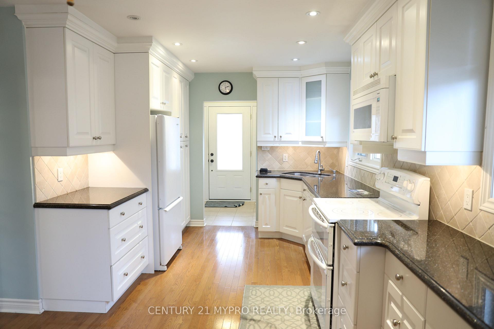 Photo 7 of 9 Tuscay Court, Markham, Unionville — HOMEH
