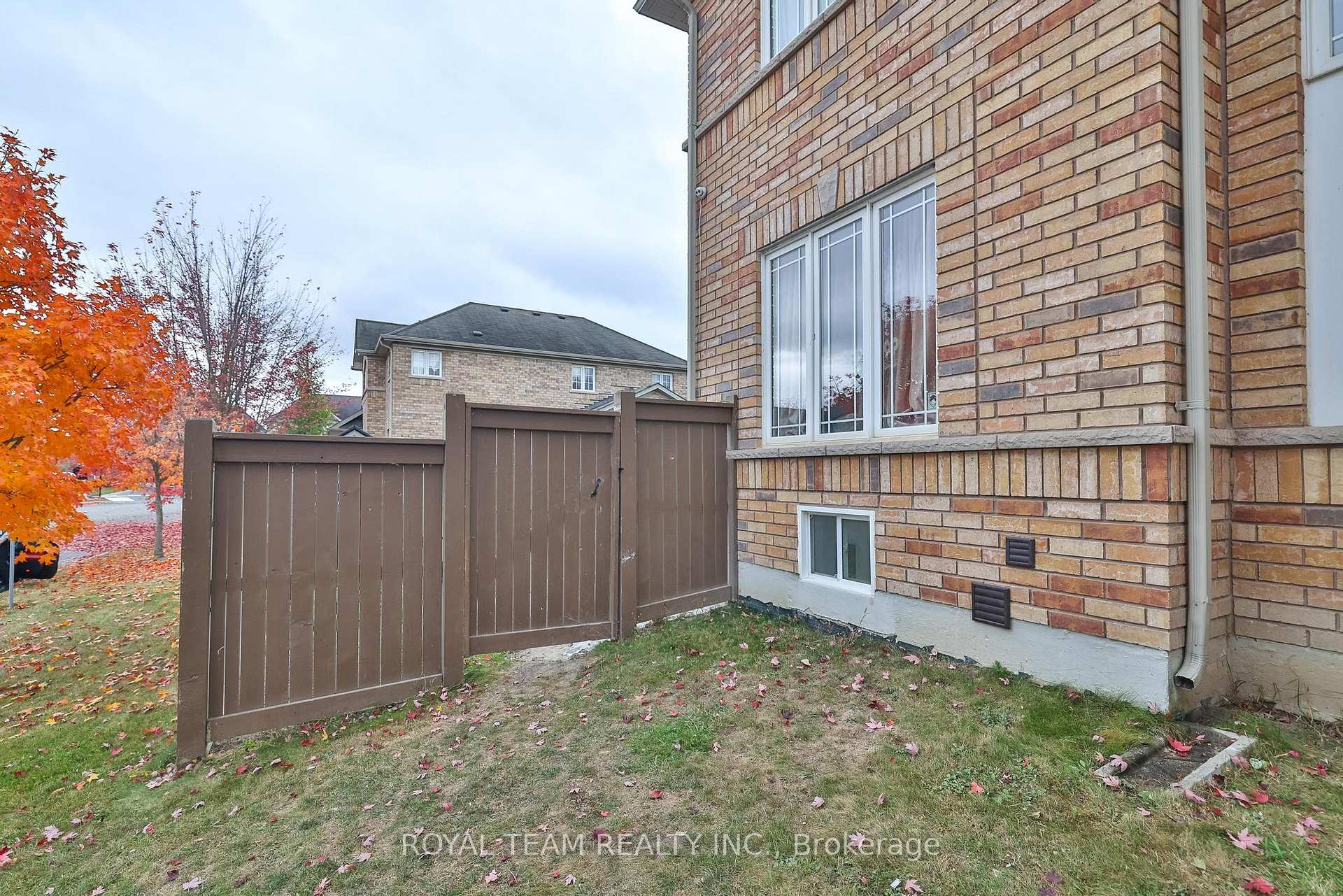 Photo 2 of Unit Lower, 32 Carness Crescent, Georgina, Keswick South — HOMEH