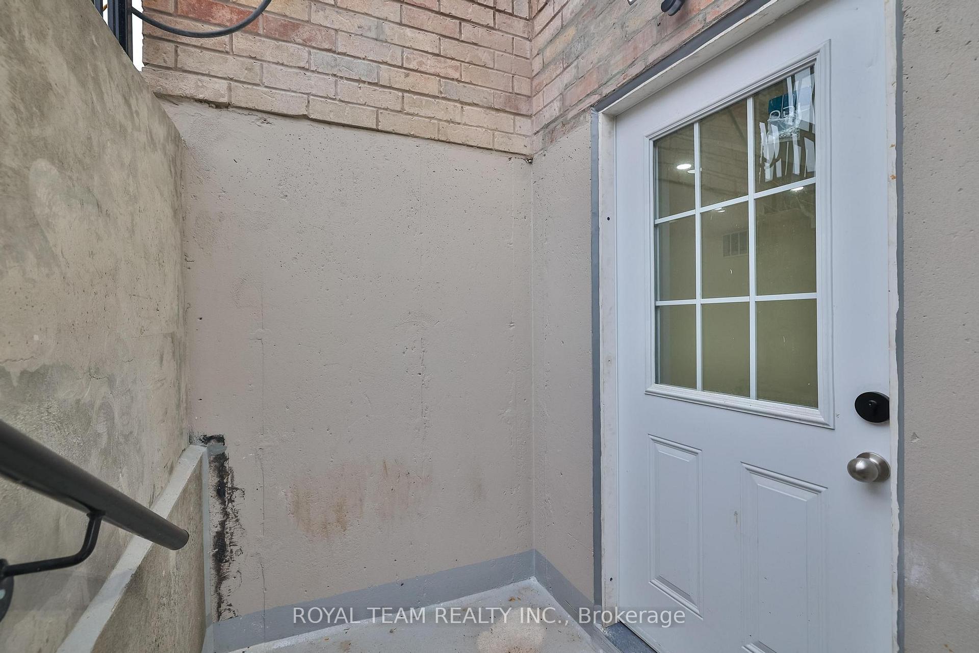 Photo 3 of Unit Lower, 32 Carness Crescent, Georgina, Keswick South — HOMEH