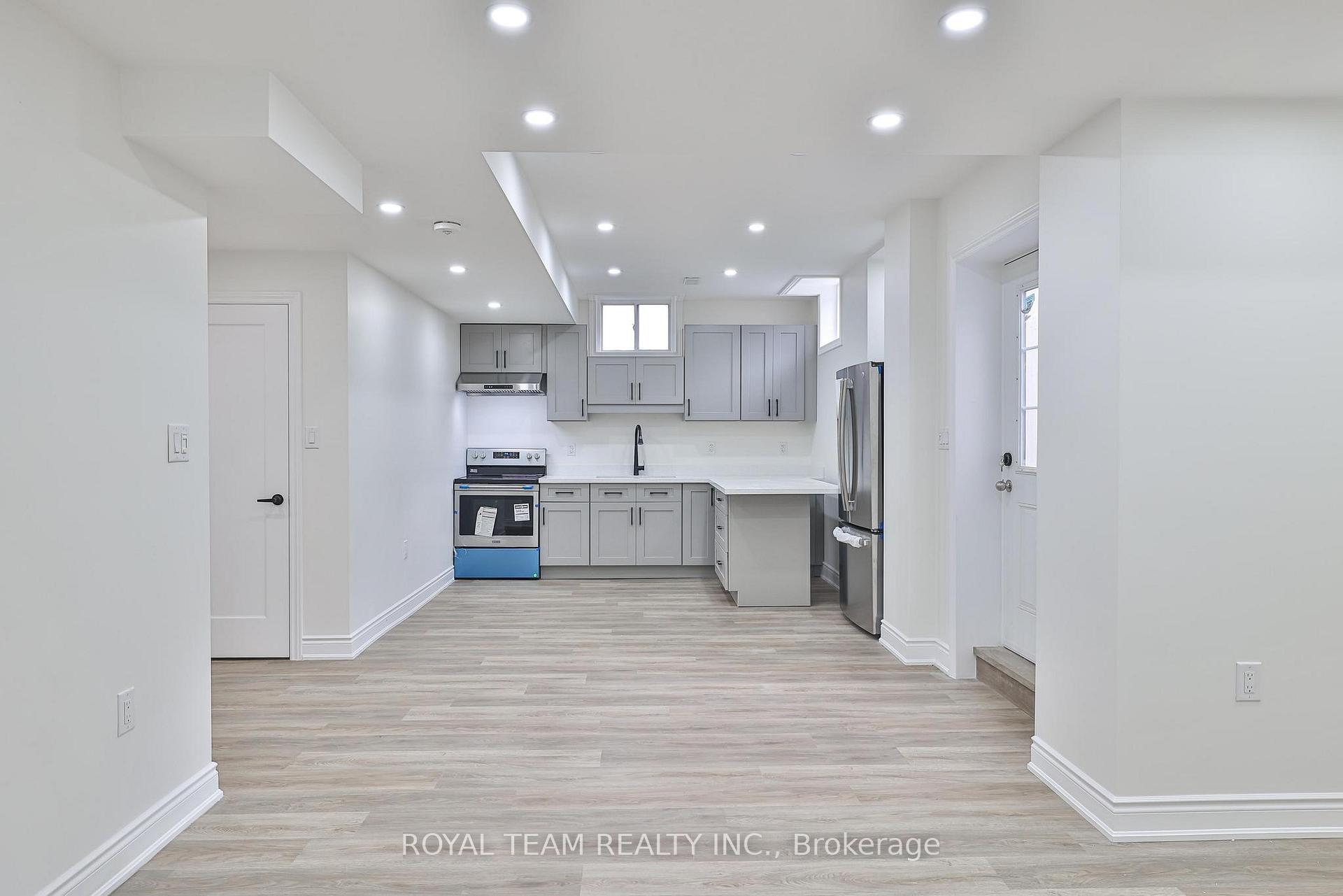 Photo 5 of Unit Lower, 32 Carness Crescent, Georgina, Keswick South — HOMEH