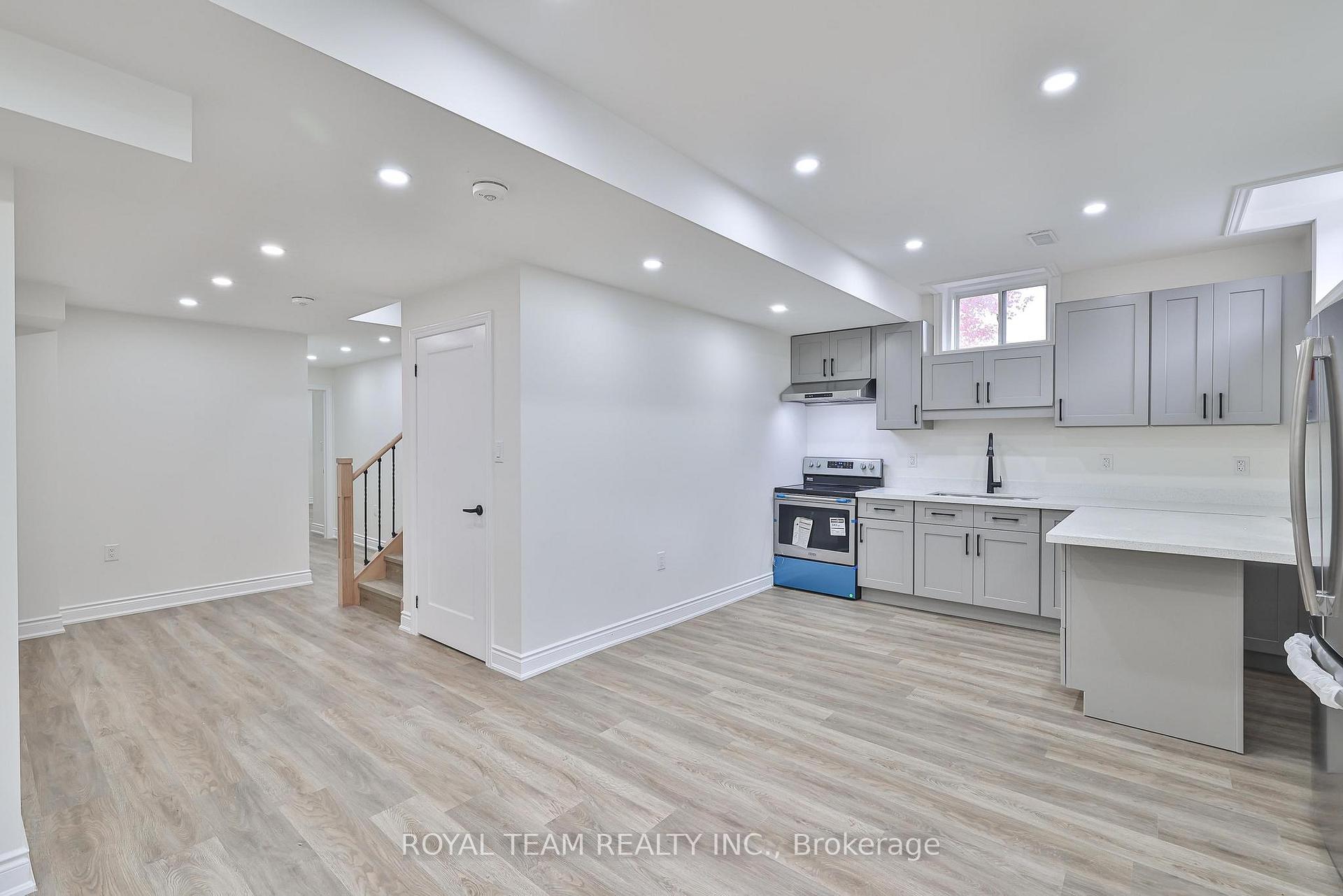 Photo 6 of Unit Lower, 32 Carness Crescent, Georgina, Keswick South — HOMEH