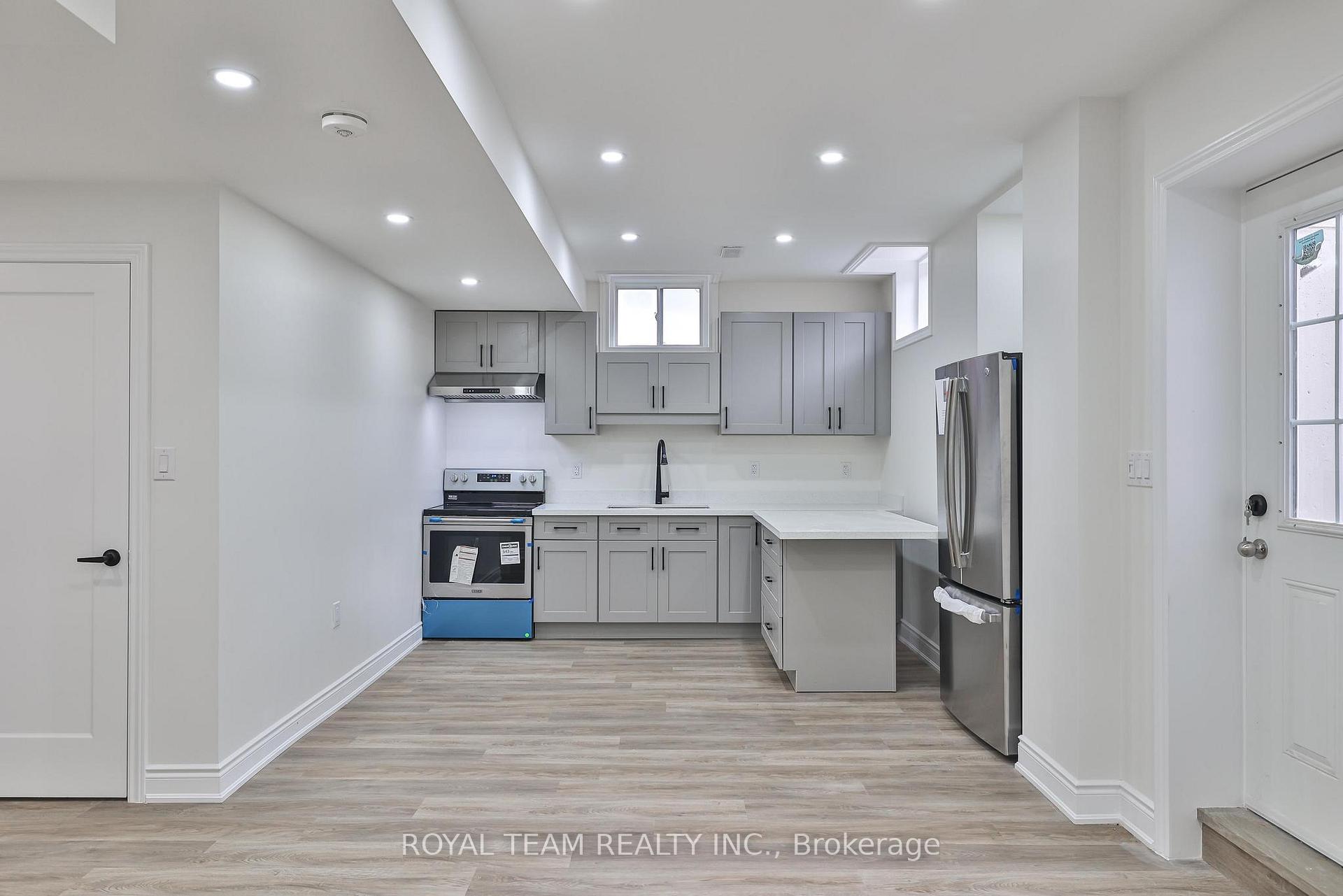 Photo 7 of Unit Lower, 32 Carness Crescent, Georgina, Keswick South — HOMEH