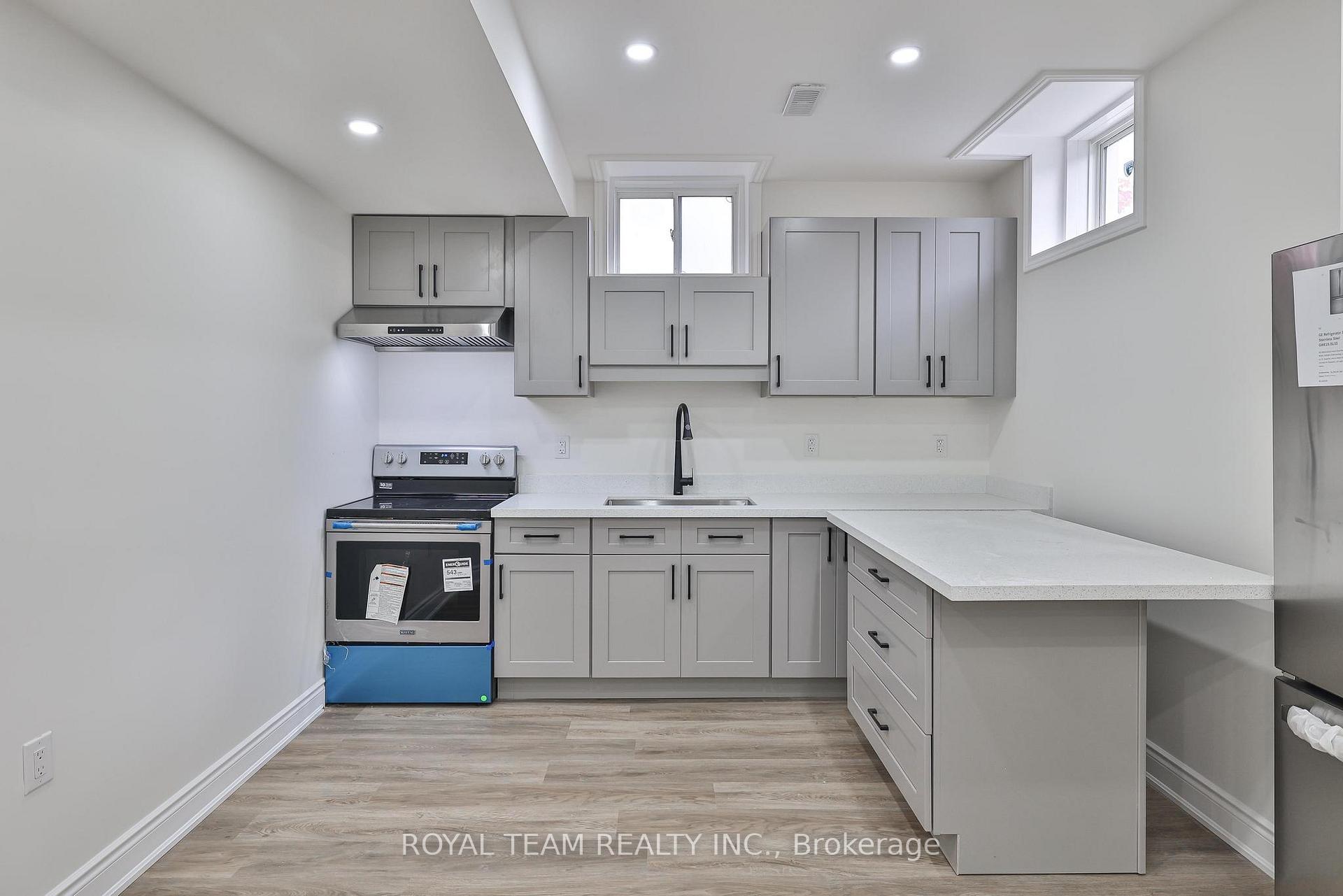 Photo 8 of Unit Lower, 32 Carness Crescent, Georgina, Keswick South — HOMEH