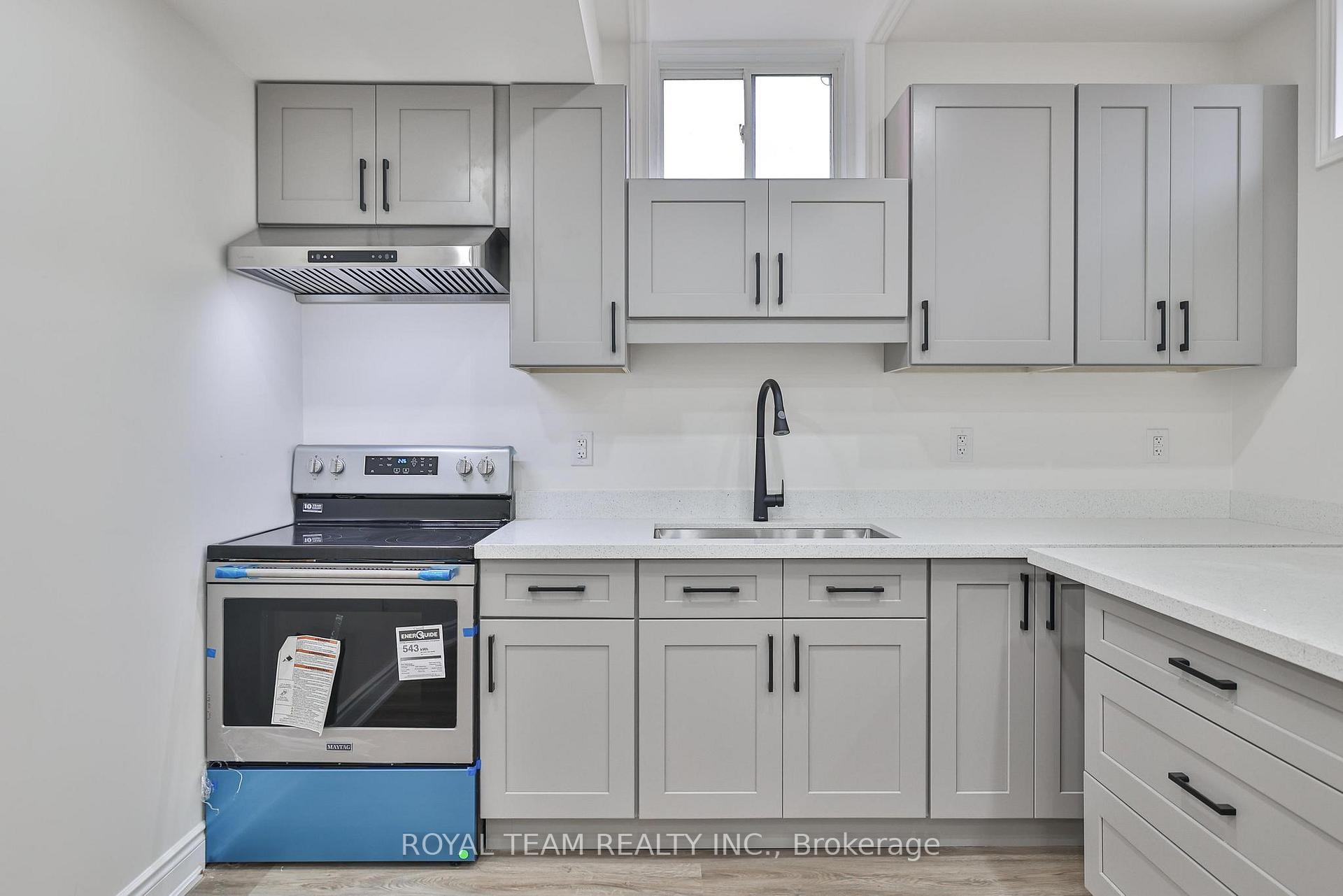 Photo 10 of Unit Lower, 32 Carness Crescent, Georgina, Keswick South — HOMEH