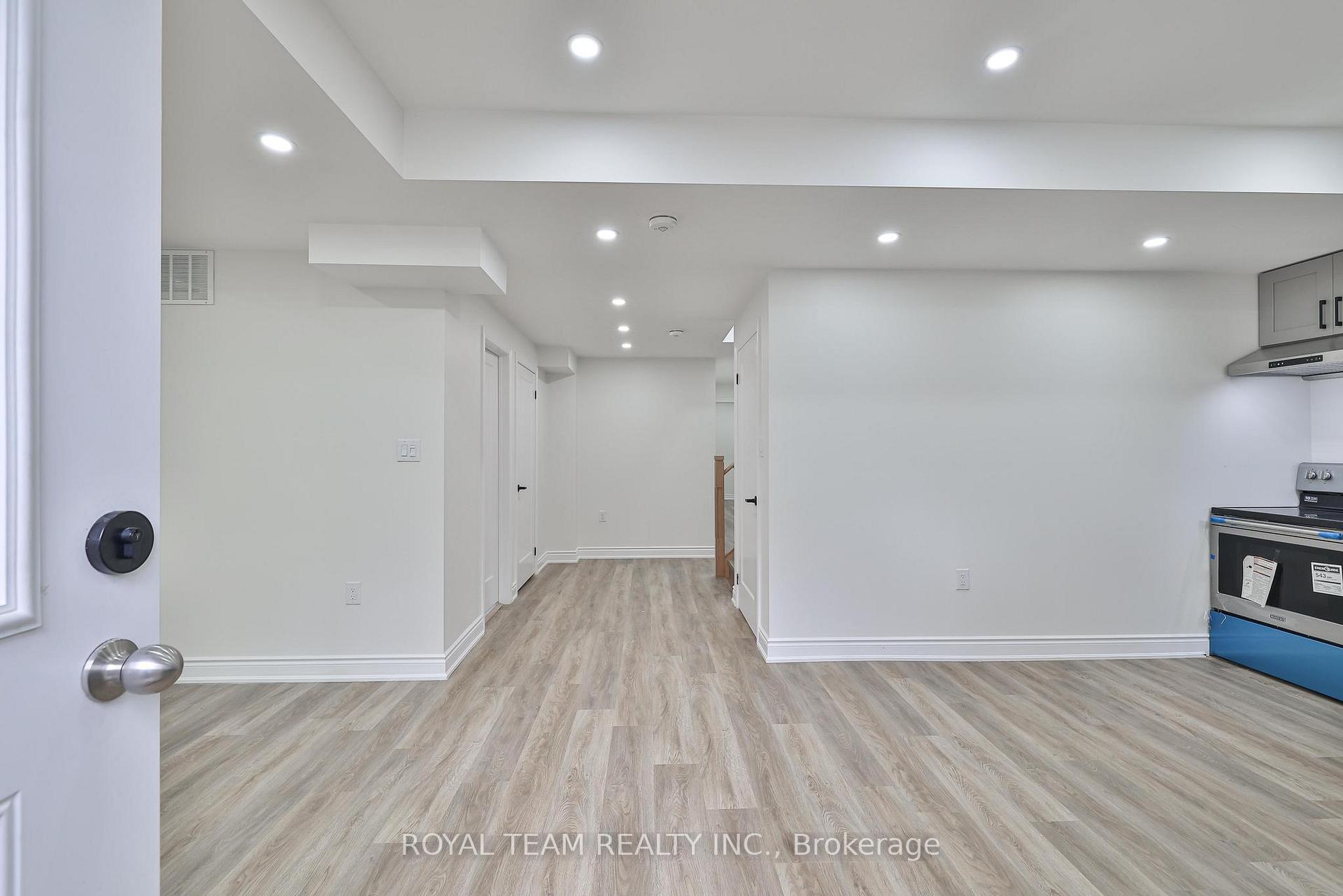 Photo 11 of Unit Lower, 32 Carness Crescent, Georgina, Keswick South — HOMEH