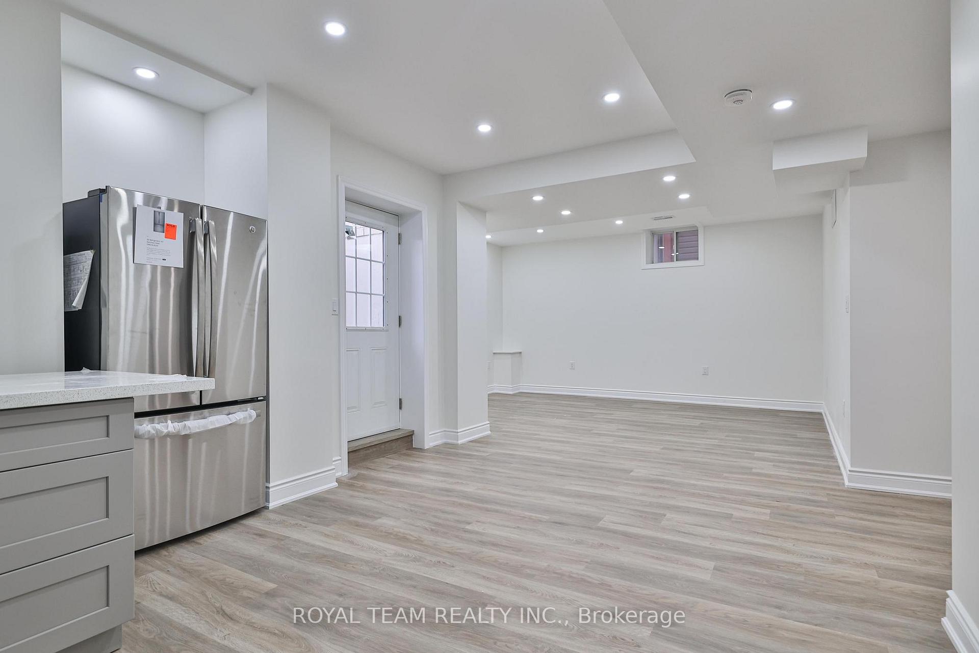 Photo 12 of Unit Lower, 32 Carness Crescent, Georgina, Keswick South — HOMEH