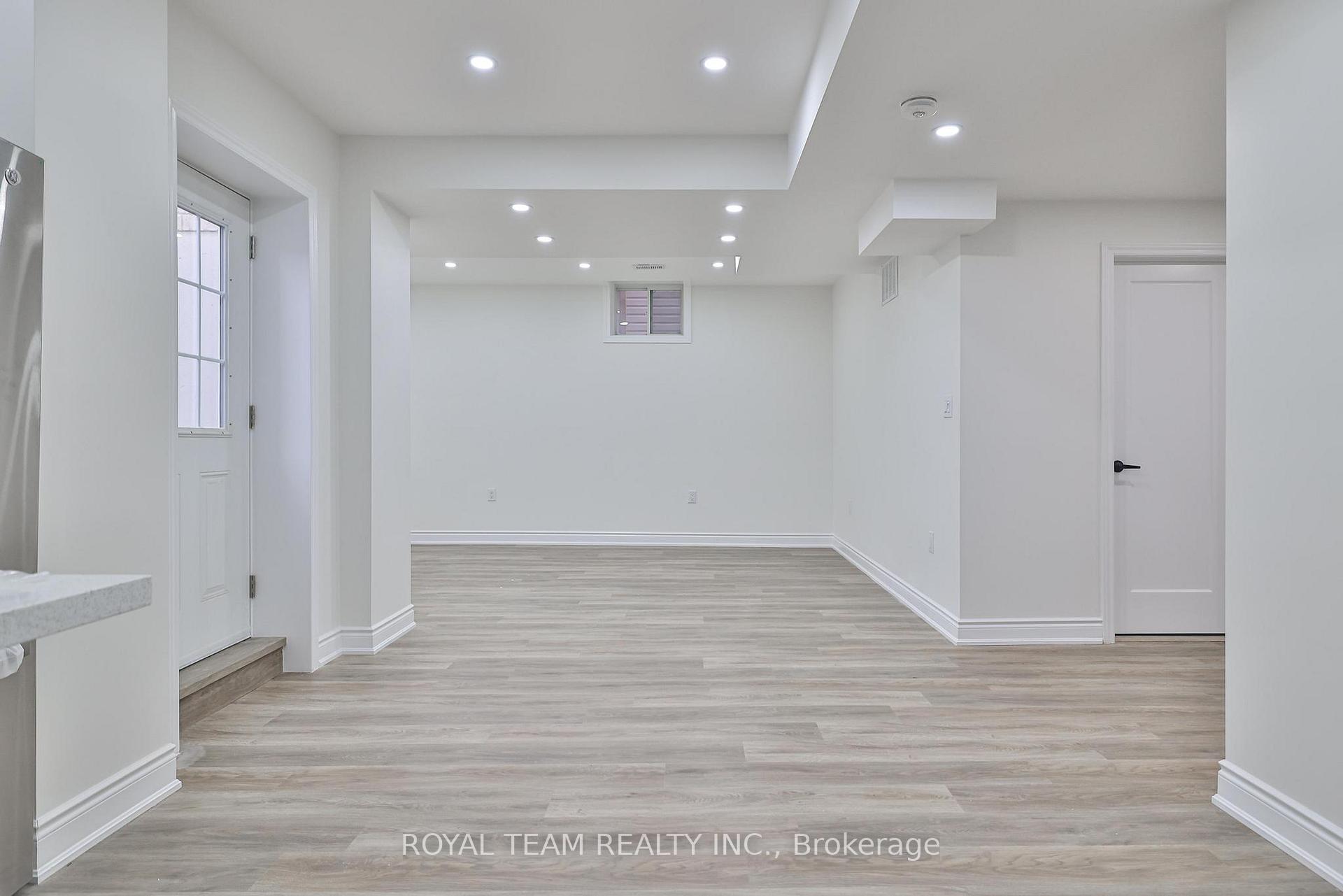 Photo 13 of Unit Lower, 32 Carness Crescent, Georgina, Keswick South — HOMEH
