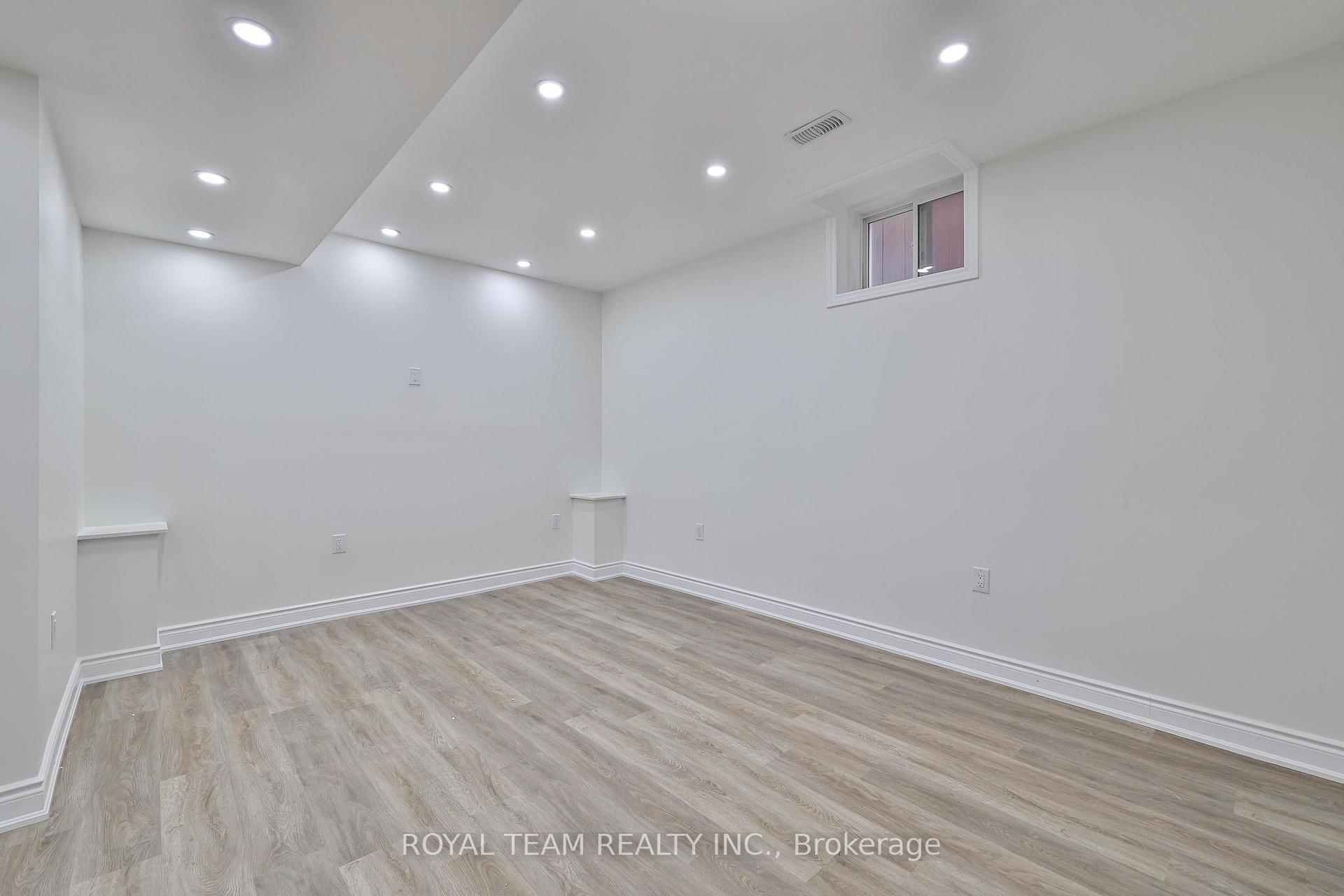 Photo 14 of Unit Lower, 32 Carness Crescent, Georgina, Keswick South — HOMEH