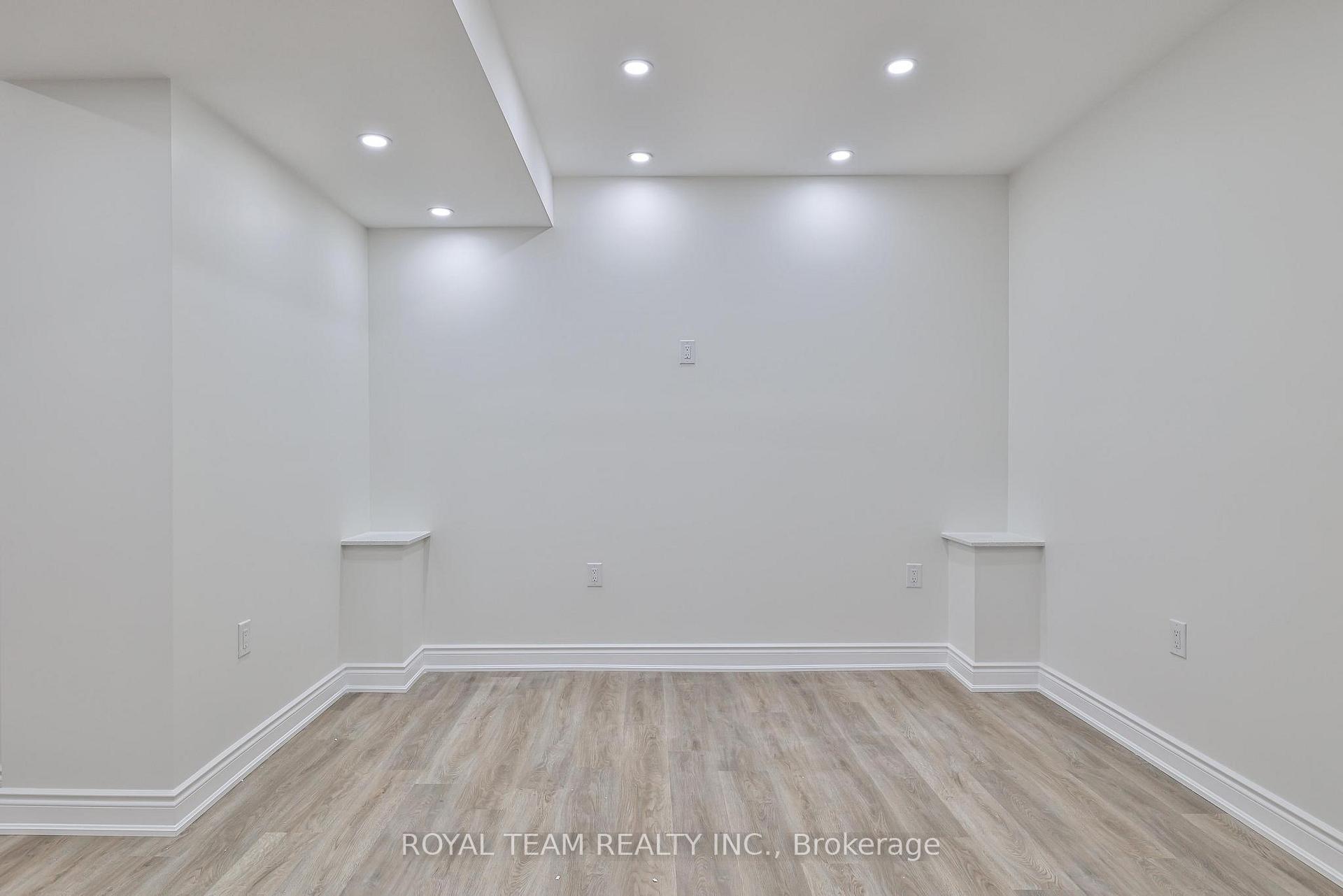 Photo 15 of Unit Lower, 32 Carness Crescent, Georgina, Keswick South — HOMEH