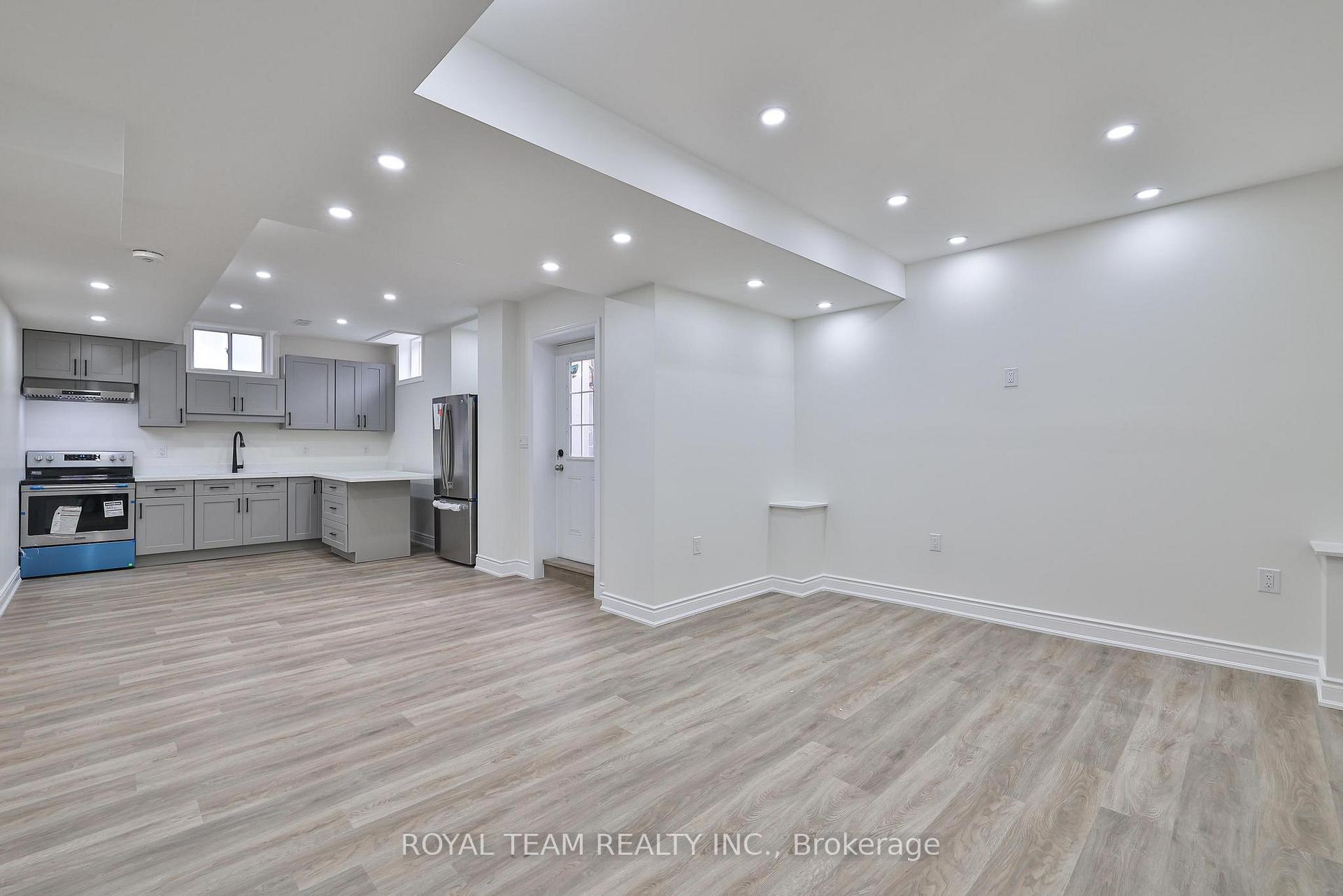 Photo 17 of Unit Lower, 32 Carness Crescent, Georgina, Keswick South — HOMEH