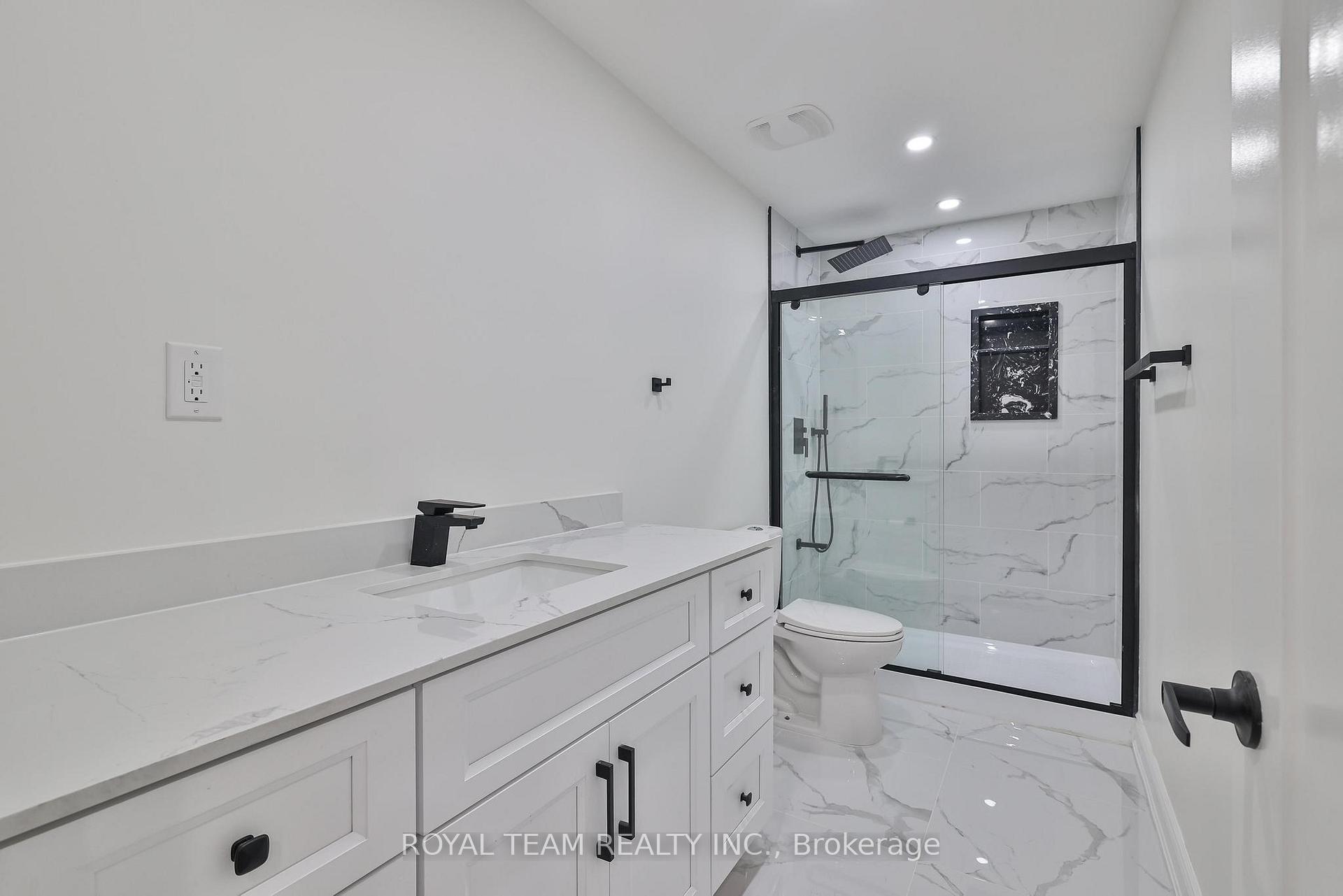 Photo 19 of Unit Lower, 32 Carness Crescent, Georgina, Keswick South — HOMEH