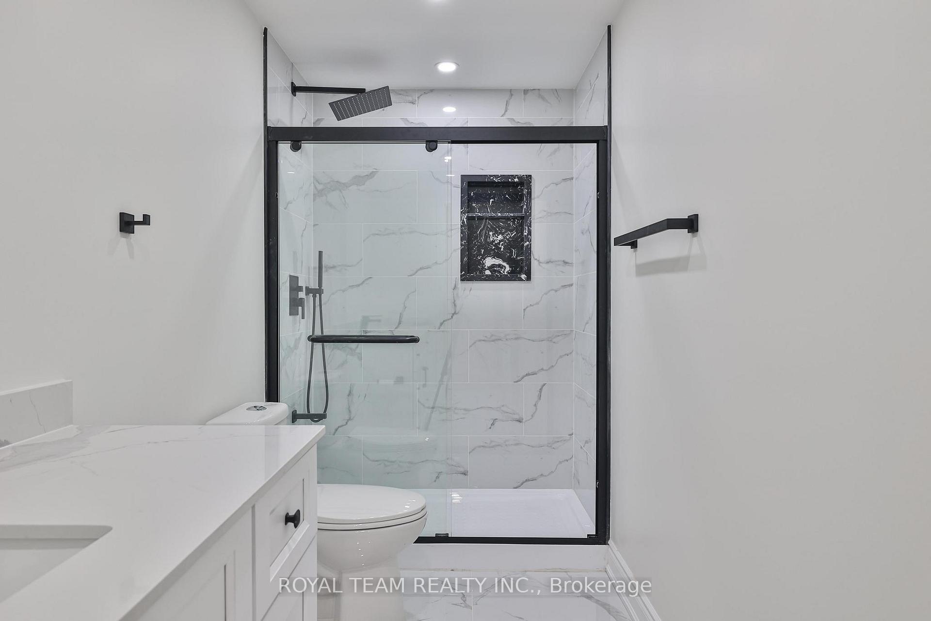 Photo 20 of Unit Lower, 32 Carness Crescent, Georgina, Keswick South — HOMEH