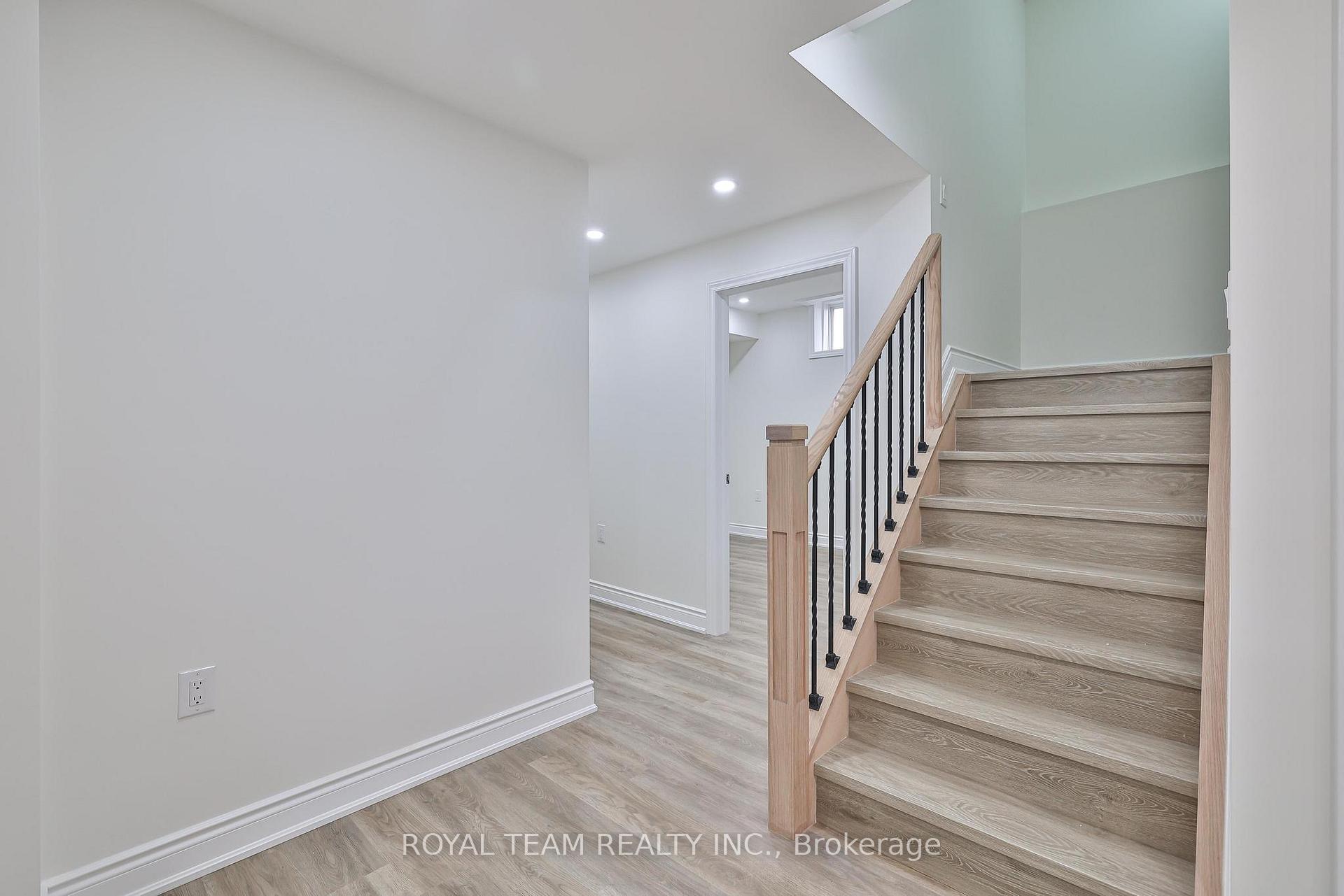 Photo 23 of Unit Lower, 32 Carness Crescent, Georgina, Keswick South — HOMEH