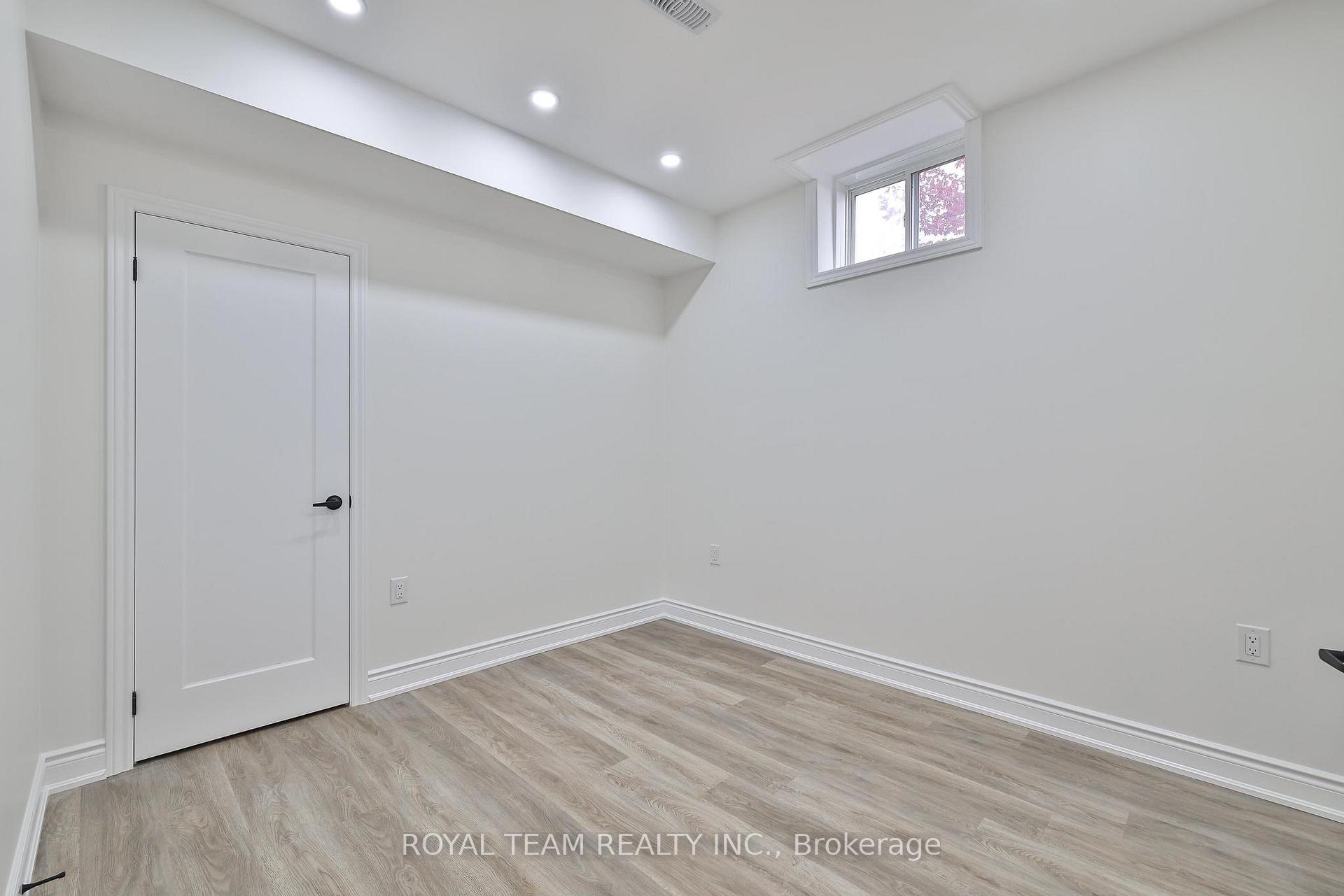 Photo 24 of Unit Lower, 32 Carness Crescent, Georgina, Keswick South — HOMEH