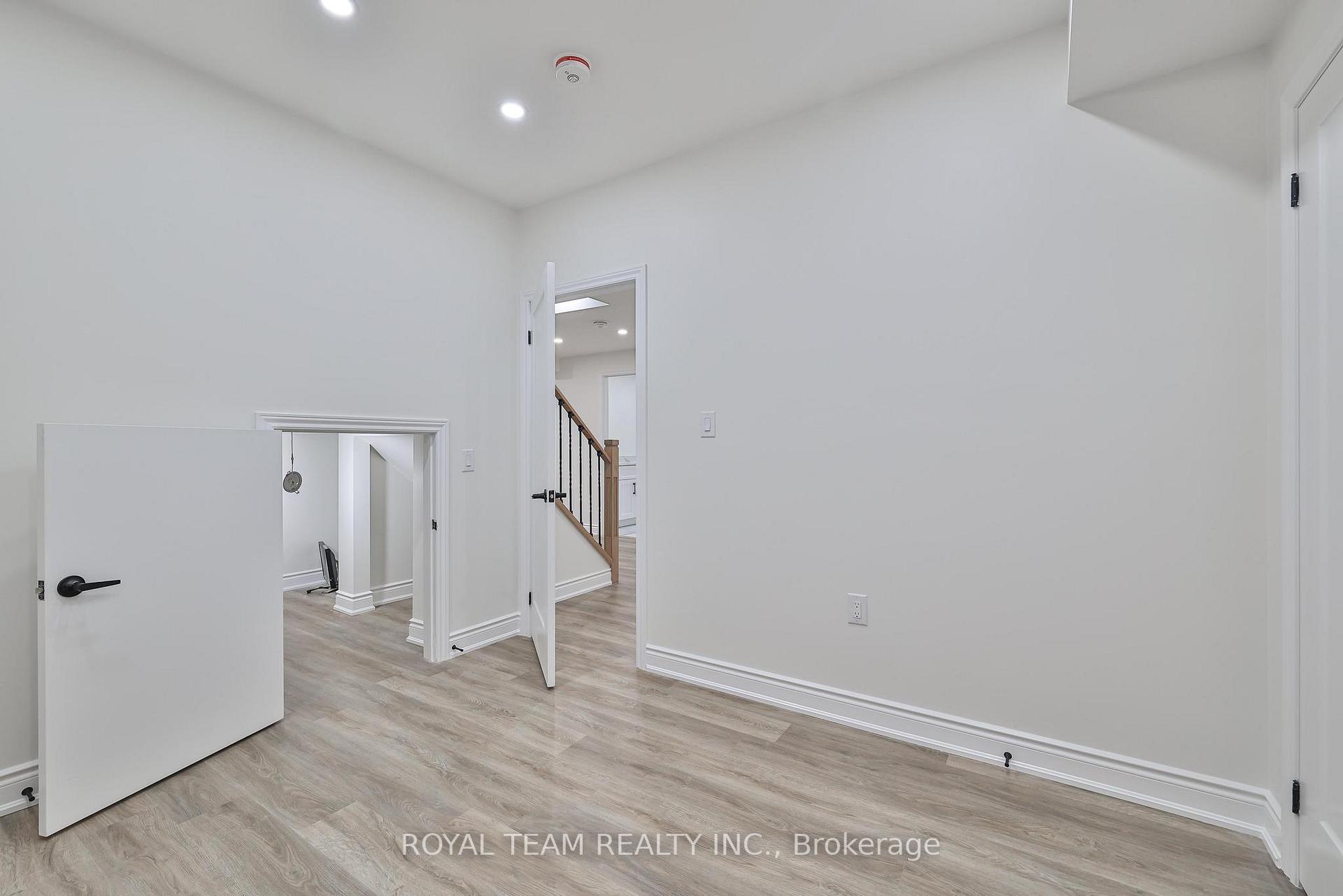 Photo 25 of Unit Lower, 32 Carness Crescent, Georgina, Keswick South — HOMEH