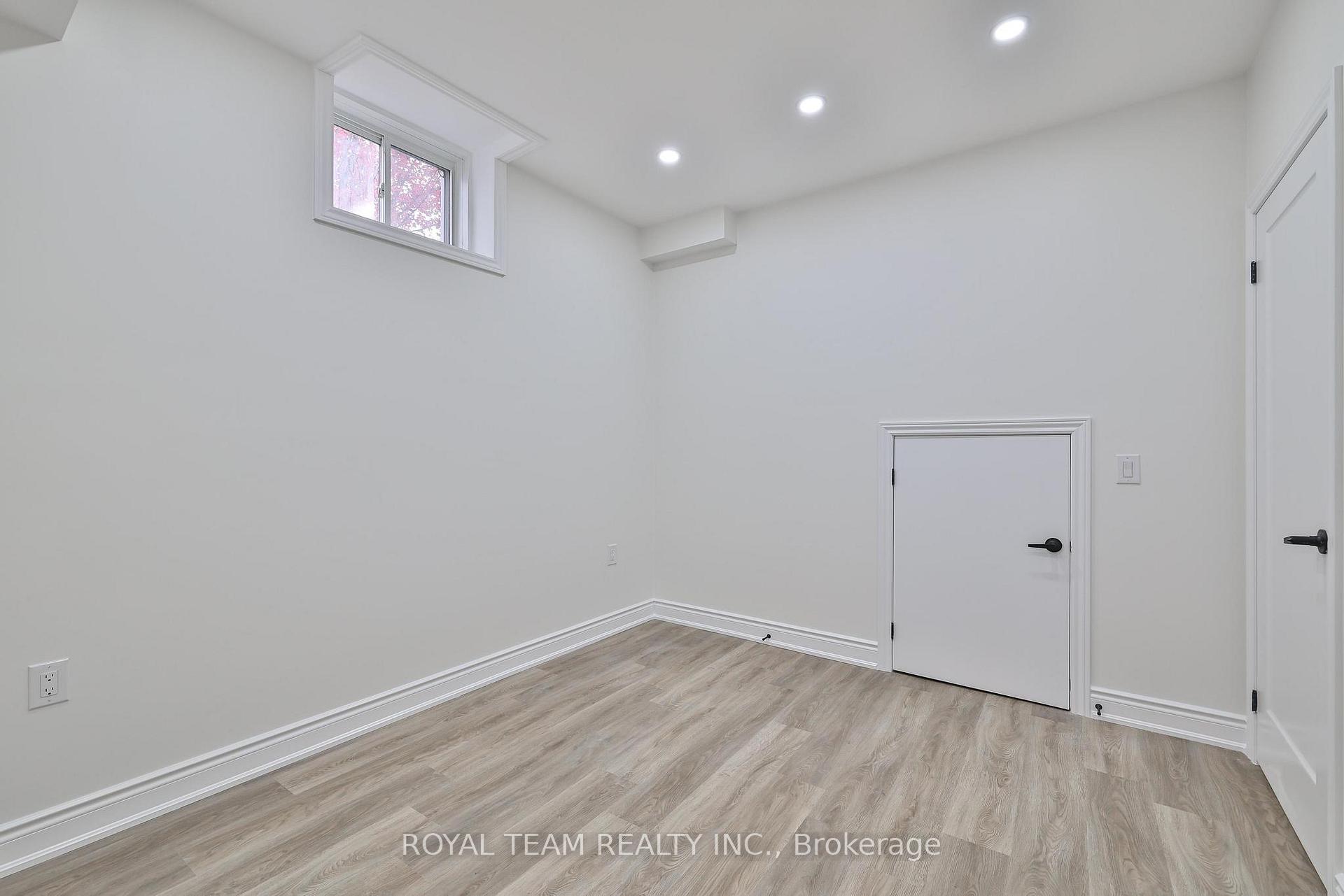Photo 26 of Unit Lower, 32 Carness Crescent, Georgina, Keswick South — HOMEH