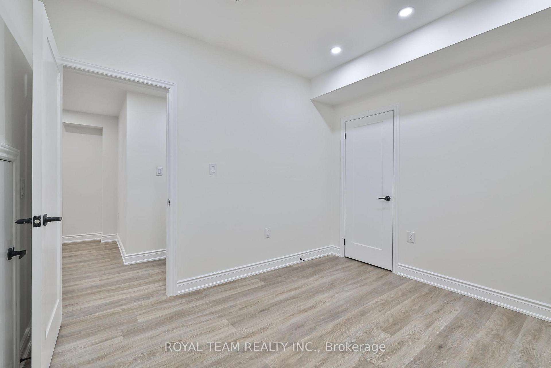 Photo 27 of Unit Lower, 32 Carness Crescent, Georgina, Keswick South — HOMEH