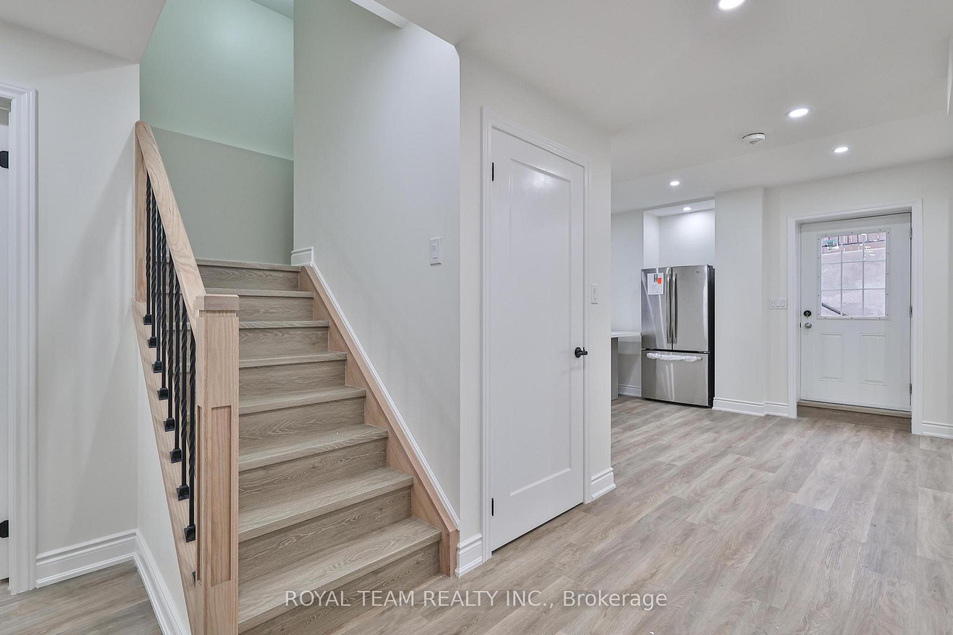 Photo 34 of Unit Lower, 32 Carness Crescent, Georgina, Keswick South — HOMEH