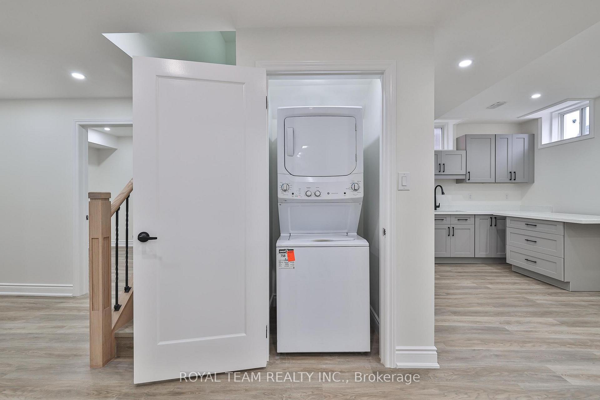 Photo 35 of Unit Lower, 32 Carness Crescent, Georgina, Keswick South — HOMEH
