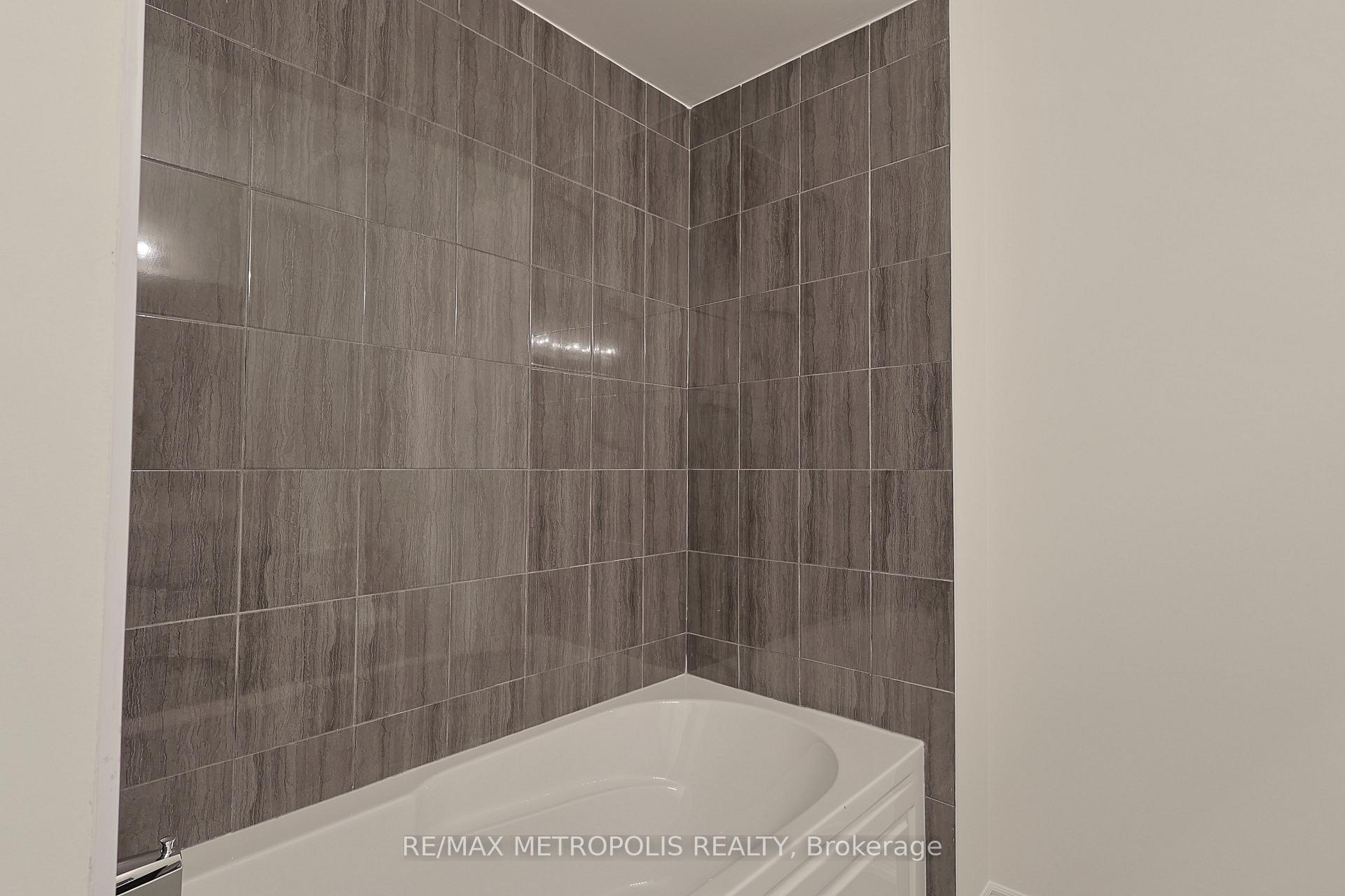 Photo 18 of Unit MAIN, 2555 Hibiscus Drive, Pickering, Rural Pickering — HOMEH