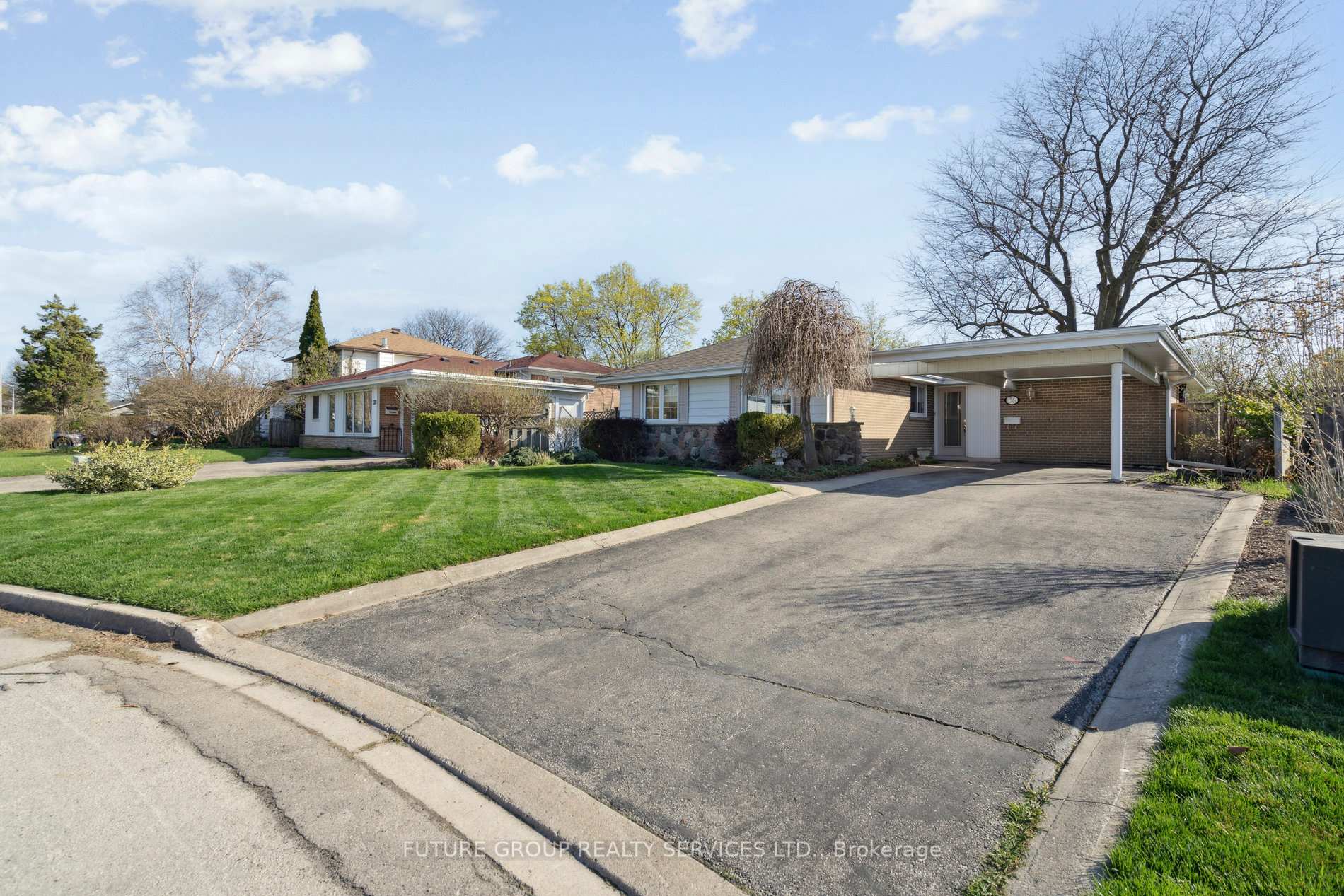 Photo 2 of 36 Staveley Crescent, Brampton, Brampton East — HOMEH