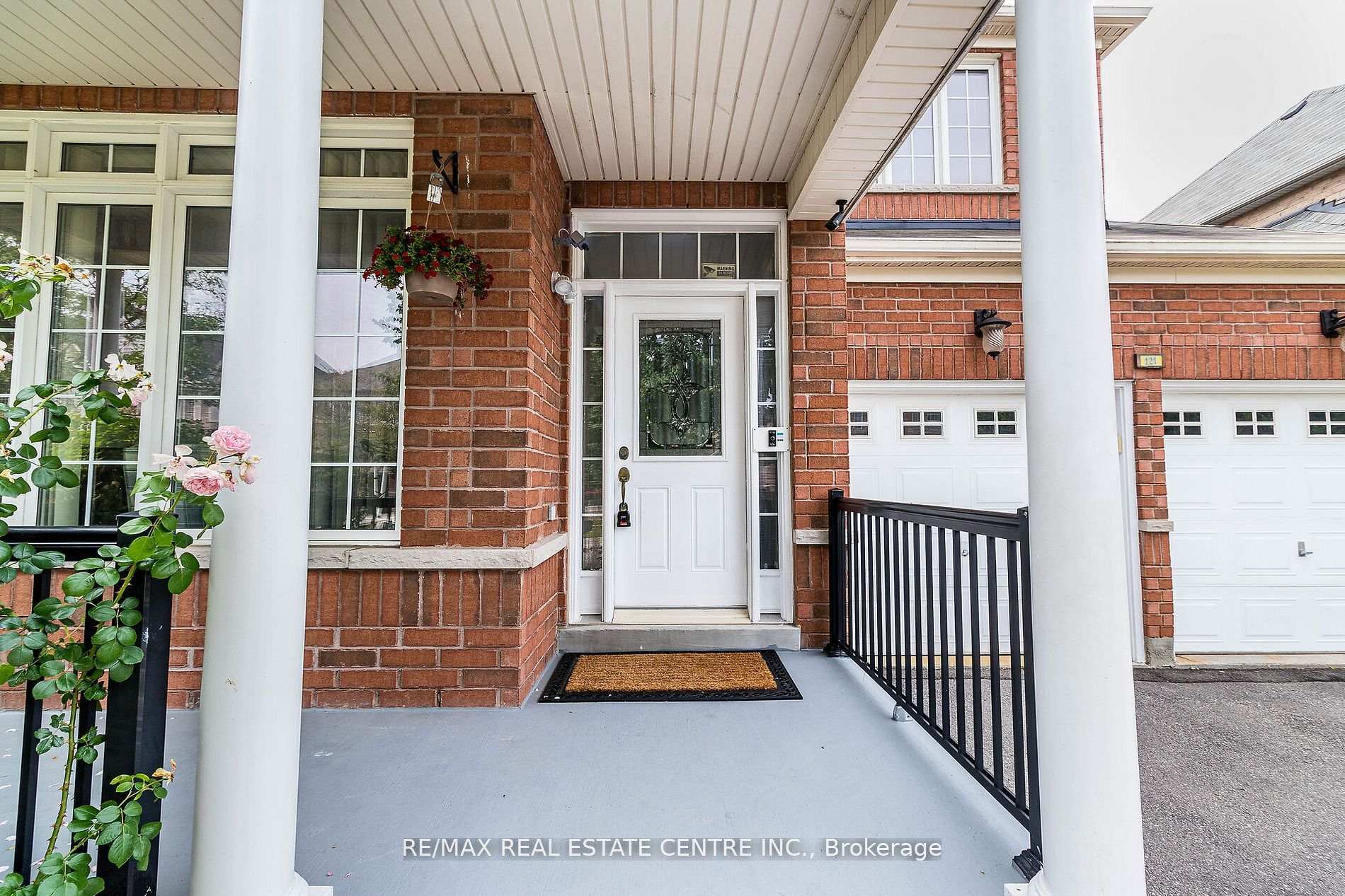 Photo 2 of 121 Stonechurch Crescent, Markham, Box Grove — HOMEH