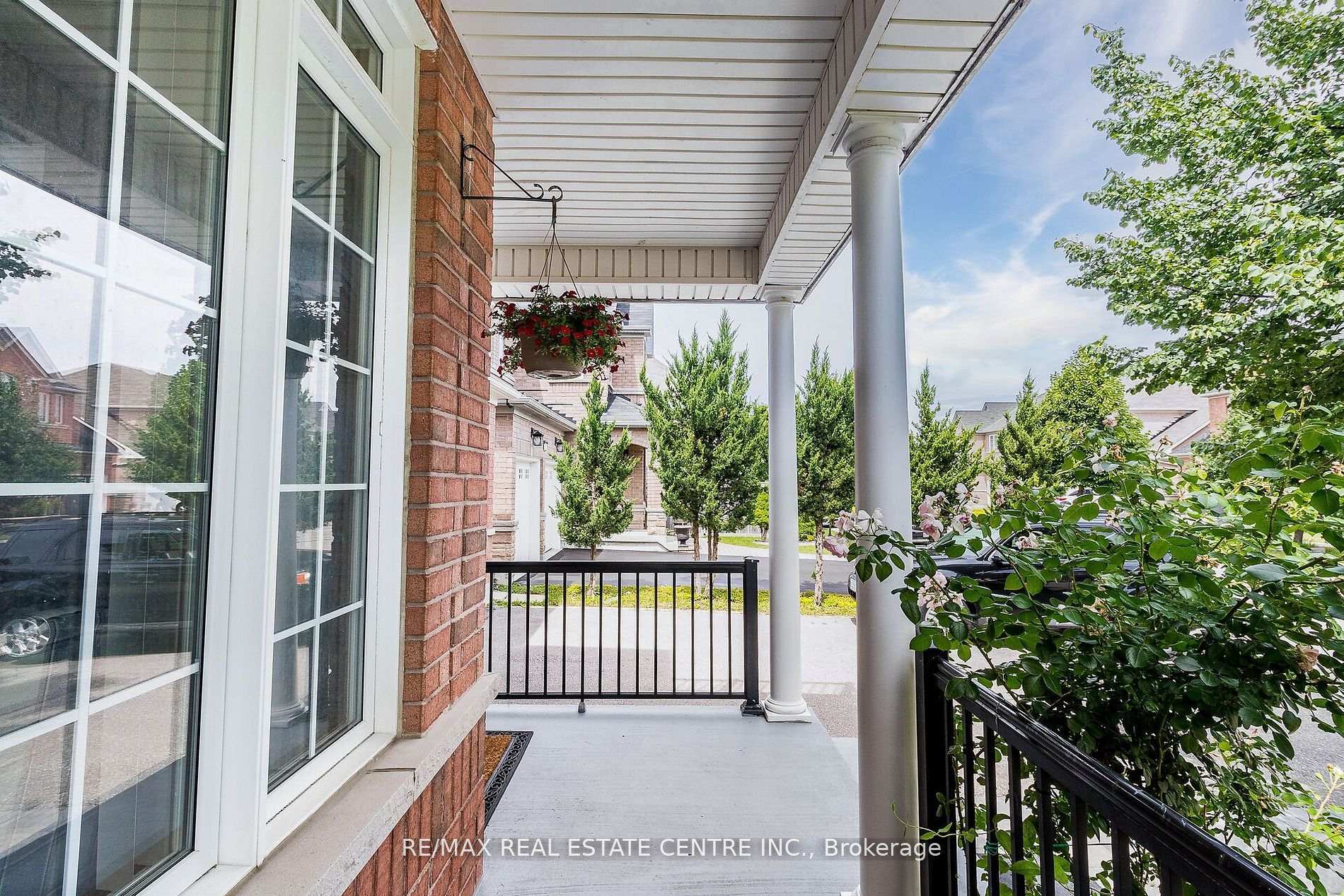 Photo 9 of 121 Stonechurch Crescent, Markham, Box Grove — HOMEH