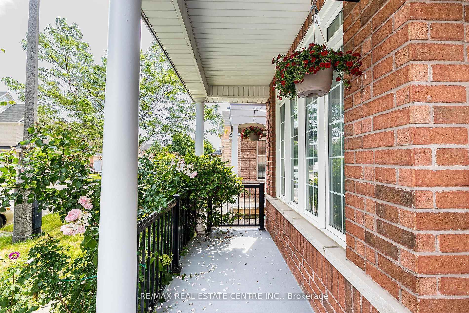 Photo 3 of 121 Stonechurch Crescent, Markham, Box Grove — HOMEH