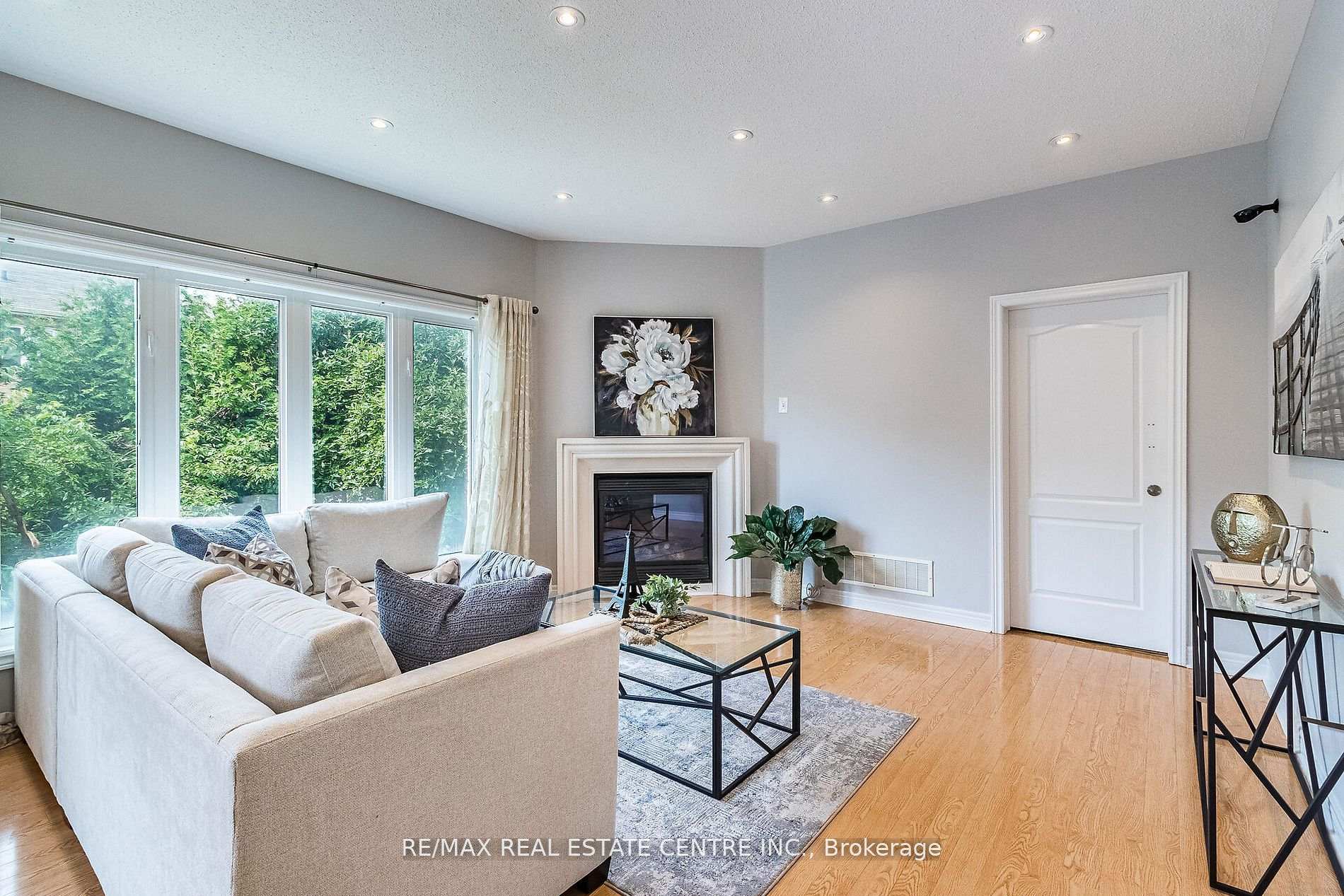 Photo 10 of 121 Stonechurch Crescent, Markham, Box Grove — HOMEH