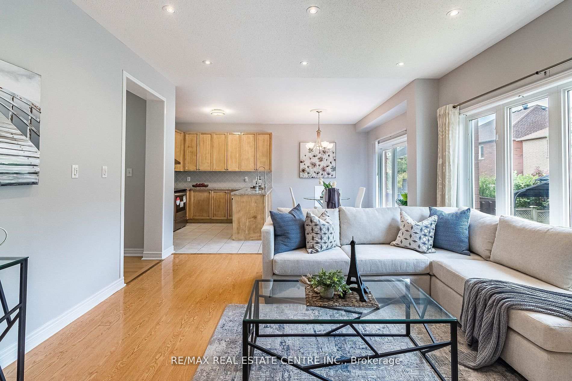 Photo 8 of 121 Stonechurch Crescent, Markham, Box Grove — HOMEH