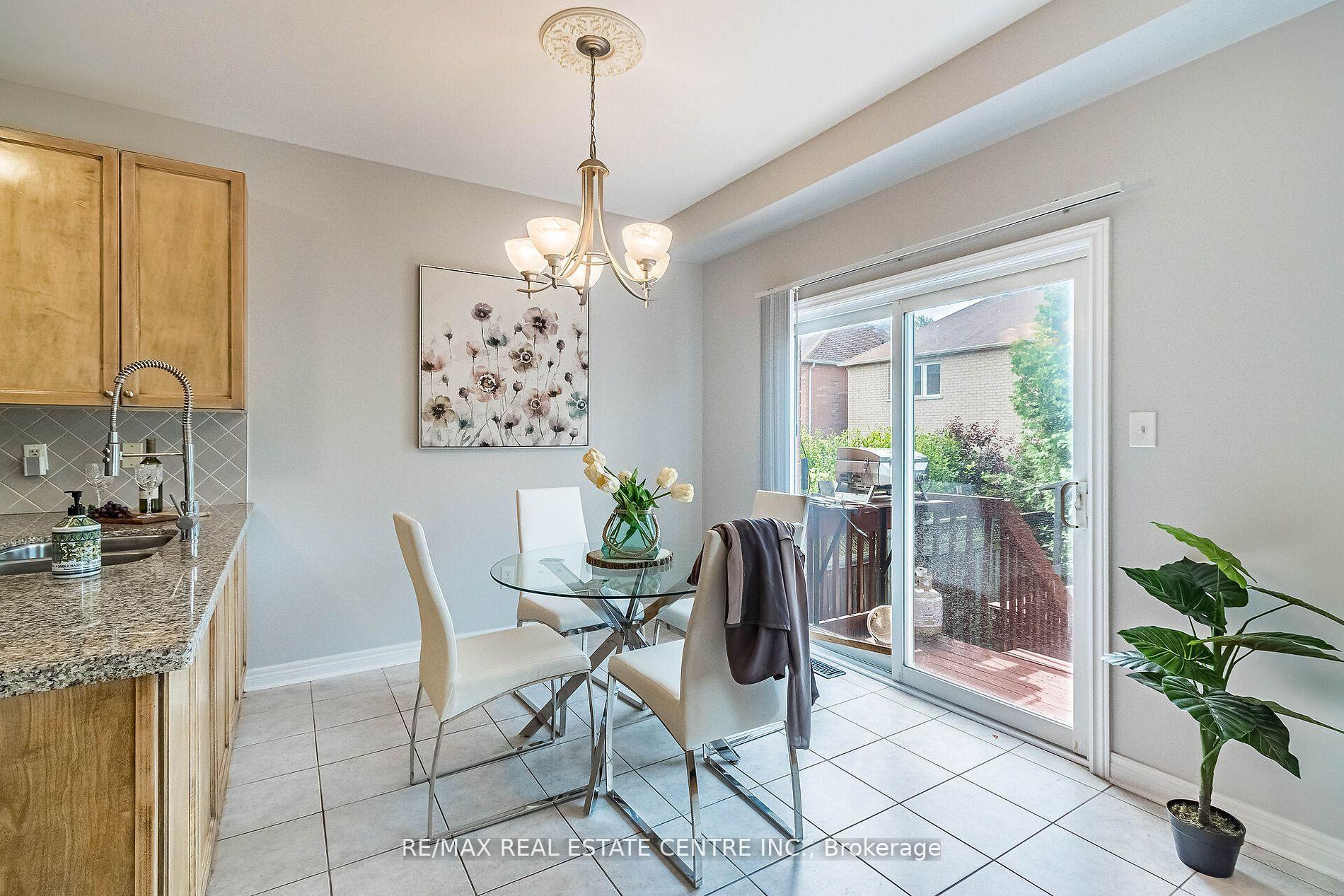 Photo 19 of 121 Stonechurch Crescent, Markham, Box Grove — HOMEH
