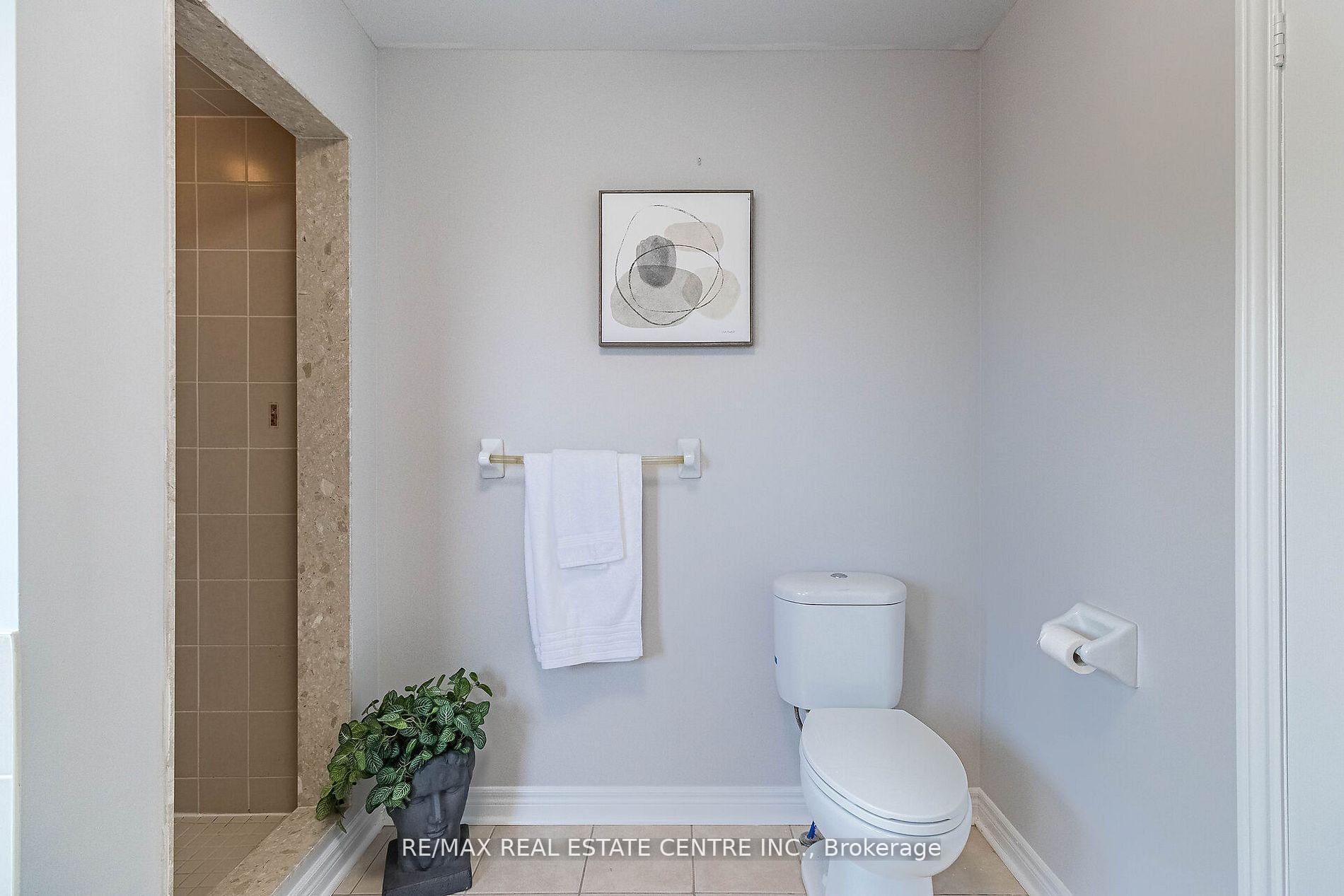 Photo 22 of 121 Stonechurch Crescent, Markham, Box Grove — HOMEH